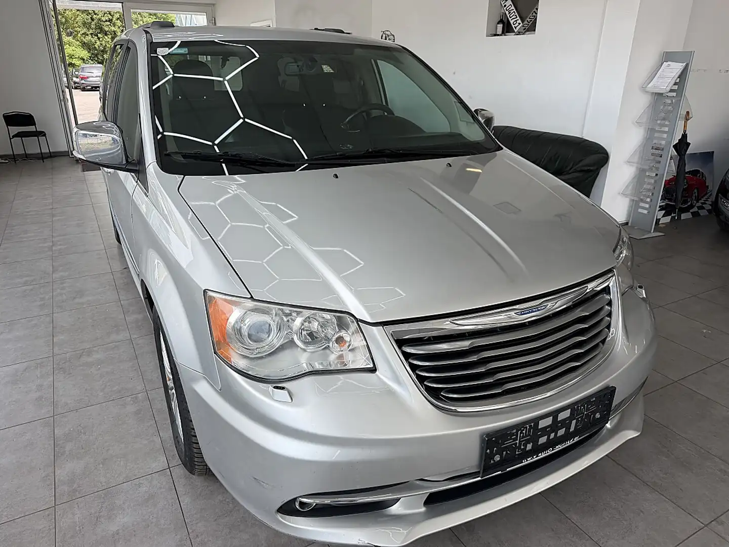 Lancia Voyager 2.8 CRD Platinum Silber - 2