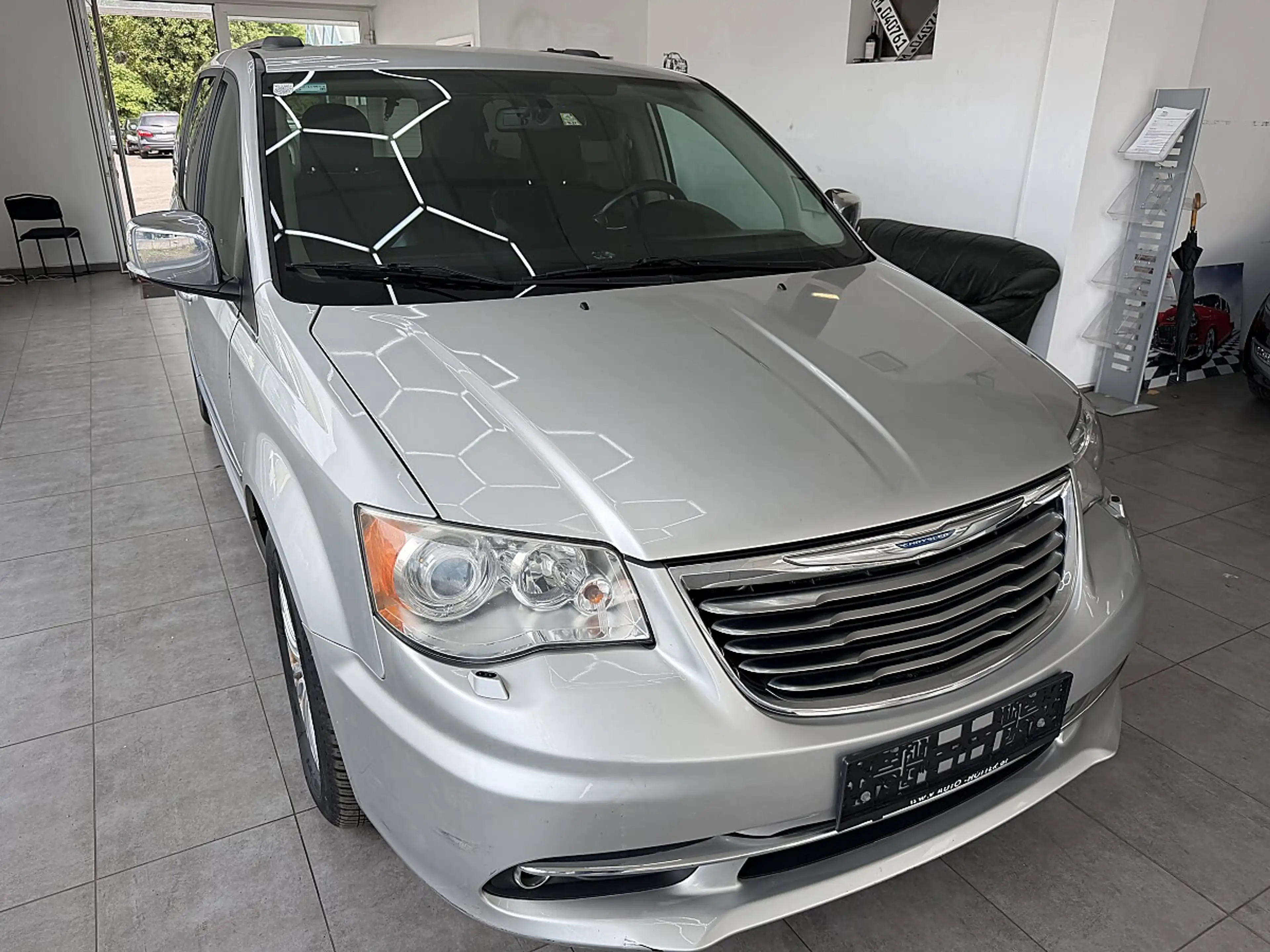 Lancia Voyager 2.8 CRD Platinum — photo 2