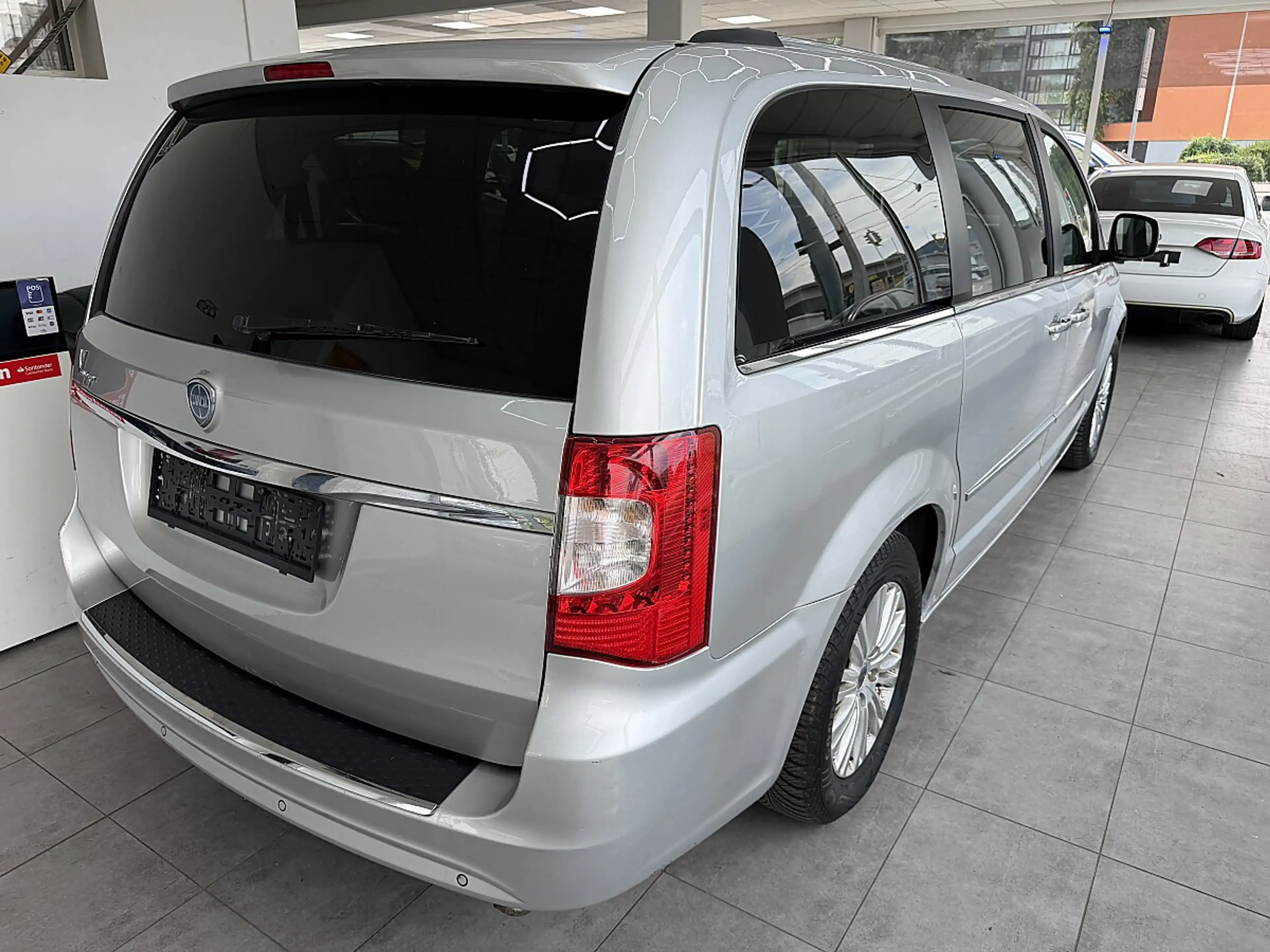 Lancia Voyager 2.8 CRD Platinum — photo 13