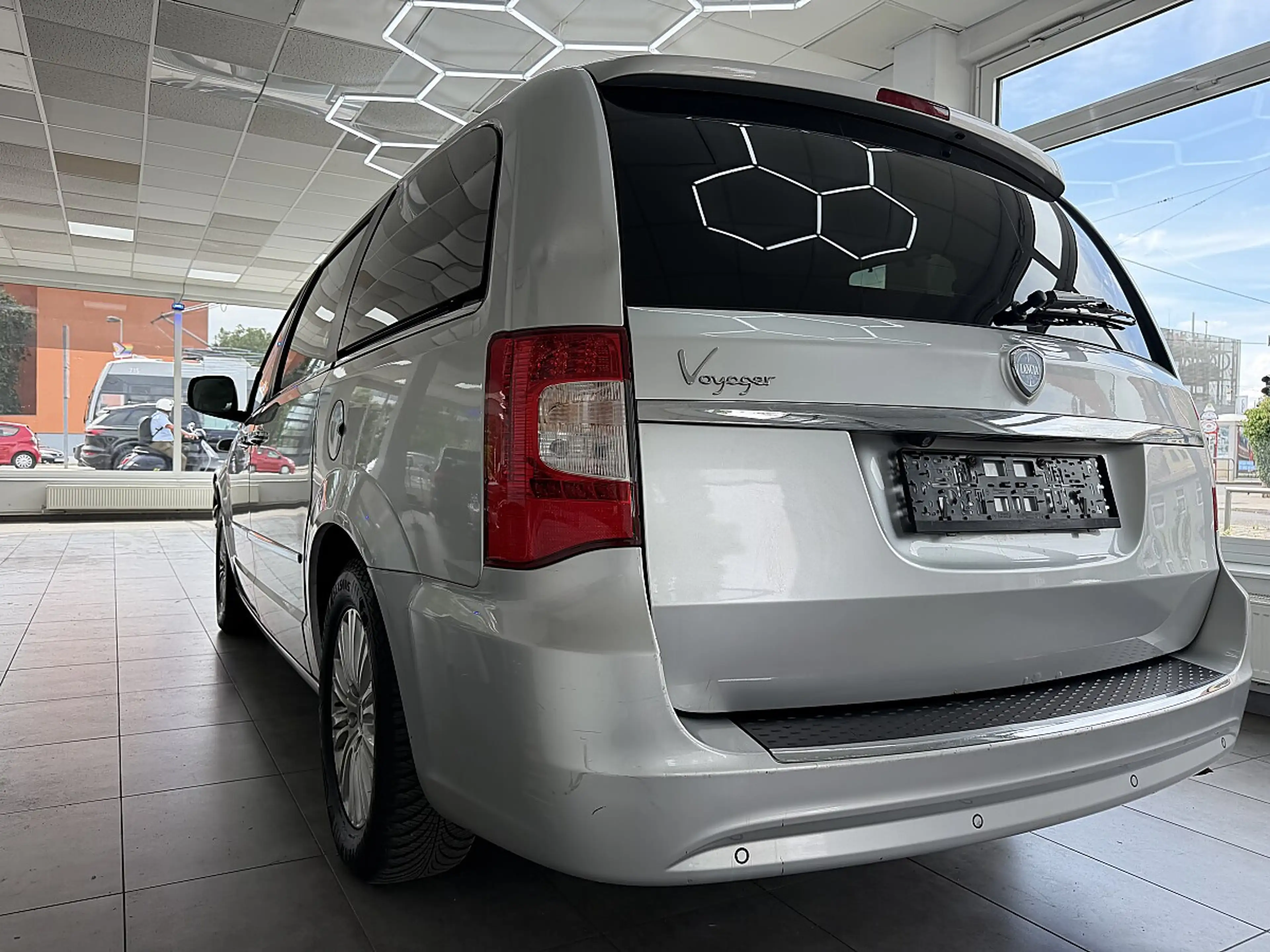 Lancia Voyager 2.8 CRD Platinum — photo 8