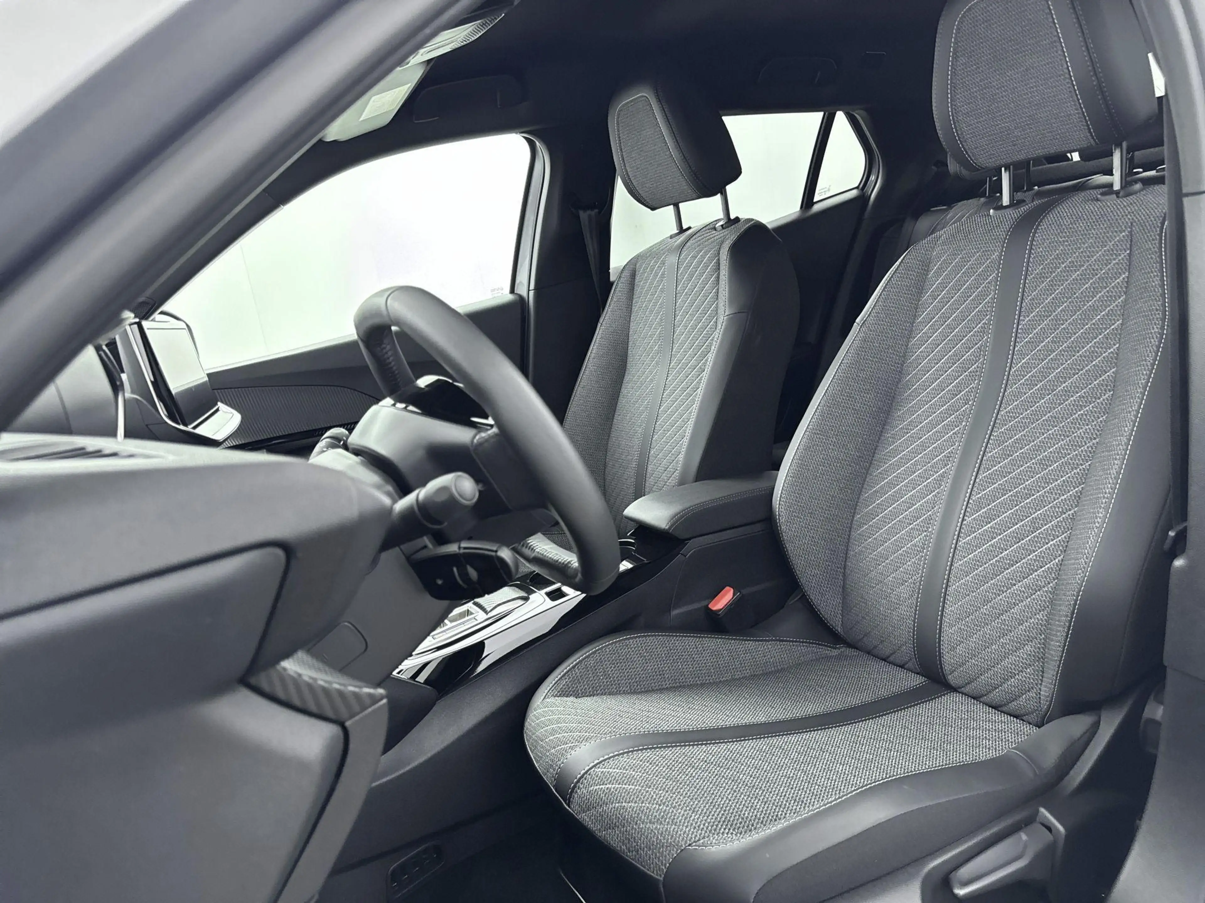 Peugeot e-2008 SUV EV Allure 50 kWh 136pk | Accu 100% | Navigatie — photo 15