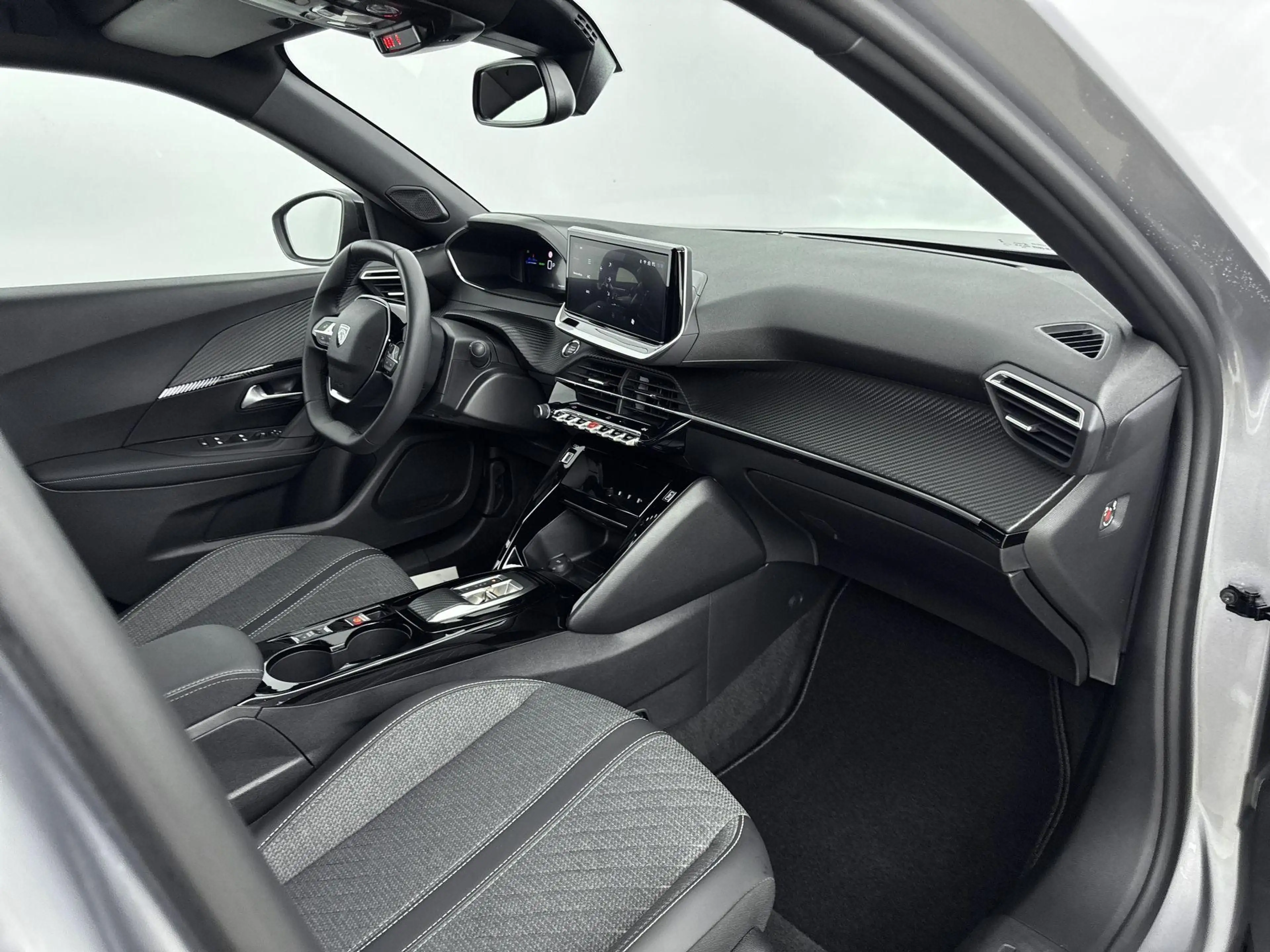 Peugeot e-2008 SUV EV Allure 50 kWh 136pk | Accu 100% | Navigatie — photo 9