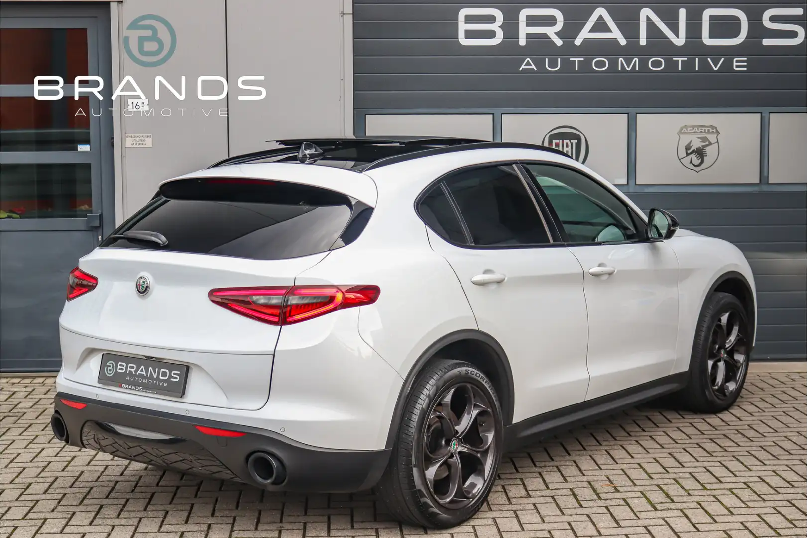 Alfa Romeo Stelvio 2.0 Super Q4 Vol opties 280PK Veloce pack Pano H&K Wit - 2