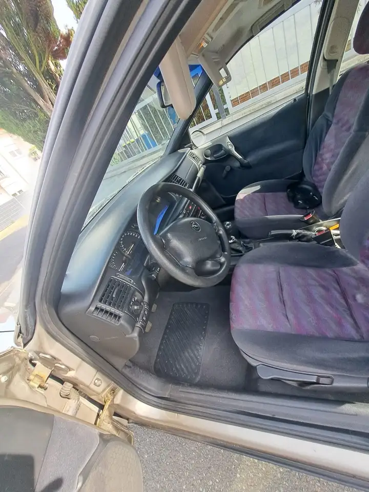 Opel Vectra 1.6, foto 4
