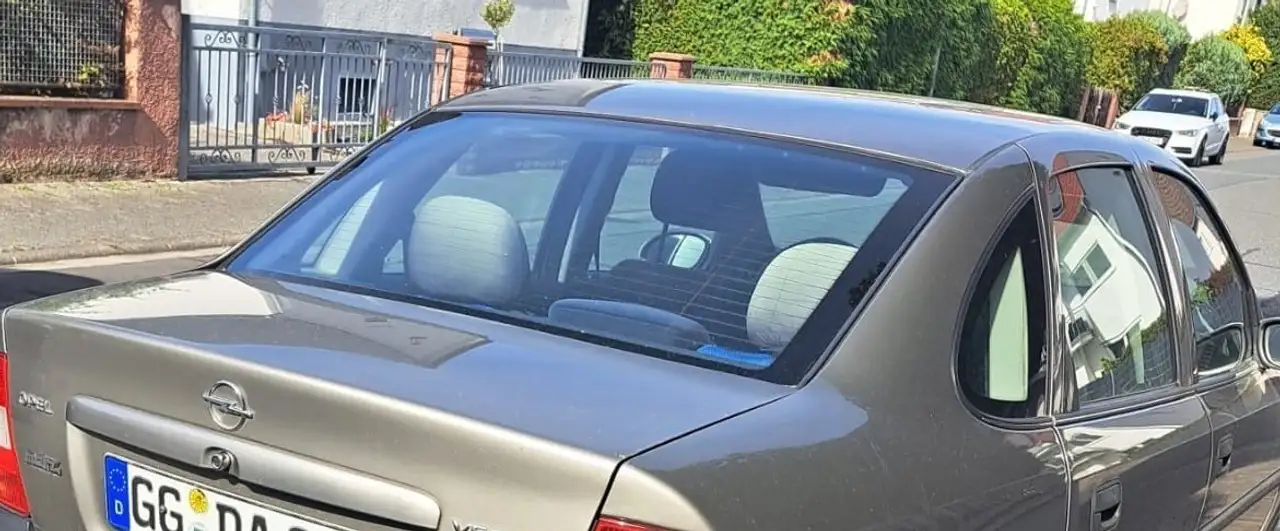 Opel Vectra 1.6, foto 2