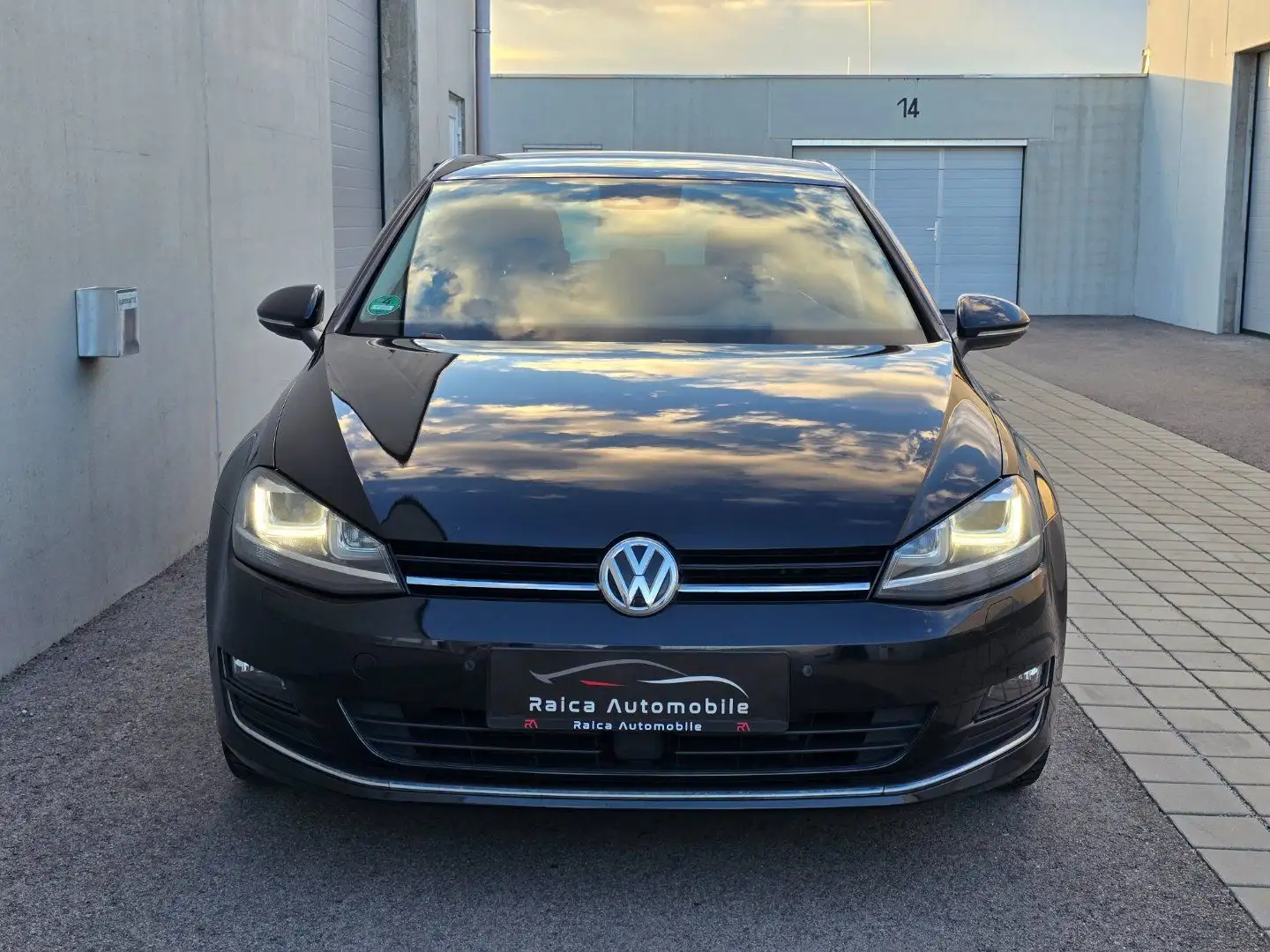 Volkswagen Golf *DSG *Lane Assist *LED * Bluetooth *SHZ Schwarz - 2