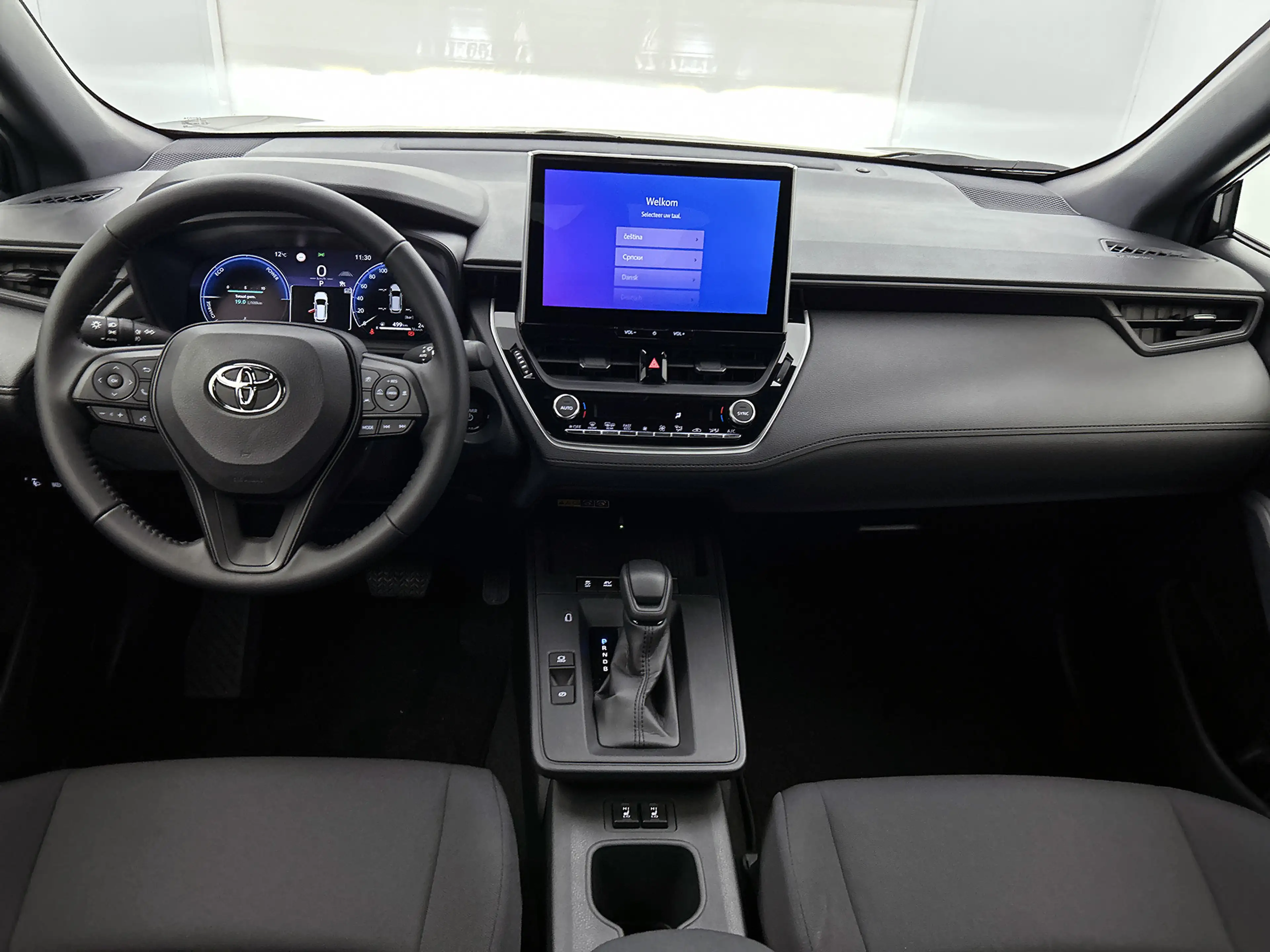 Toyota Corolla Cross Hybrid 140 Active — photo 4