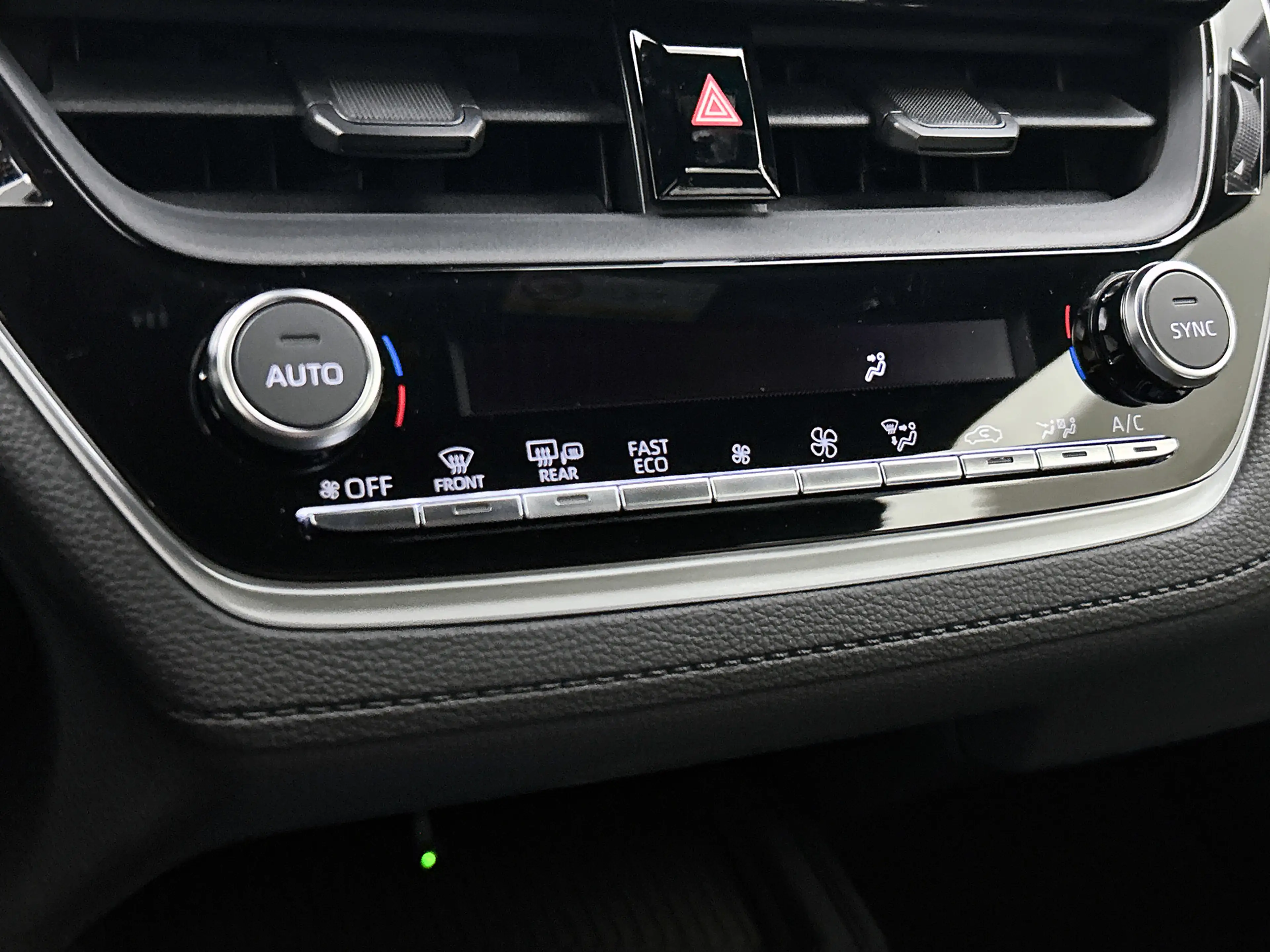 Toyota Corolla Cross Hybrid 140 Active — photo 10
