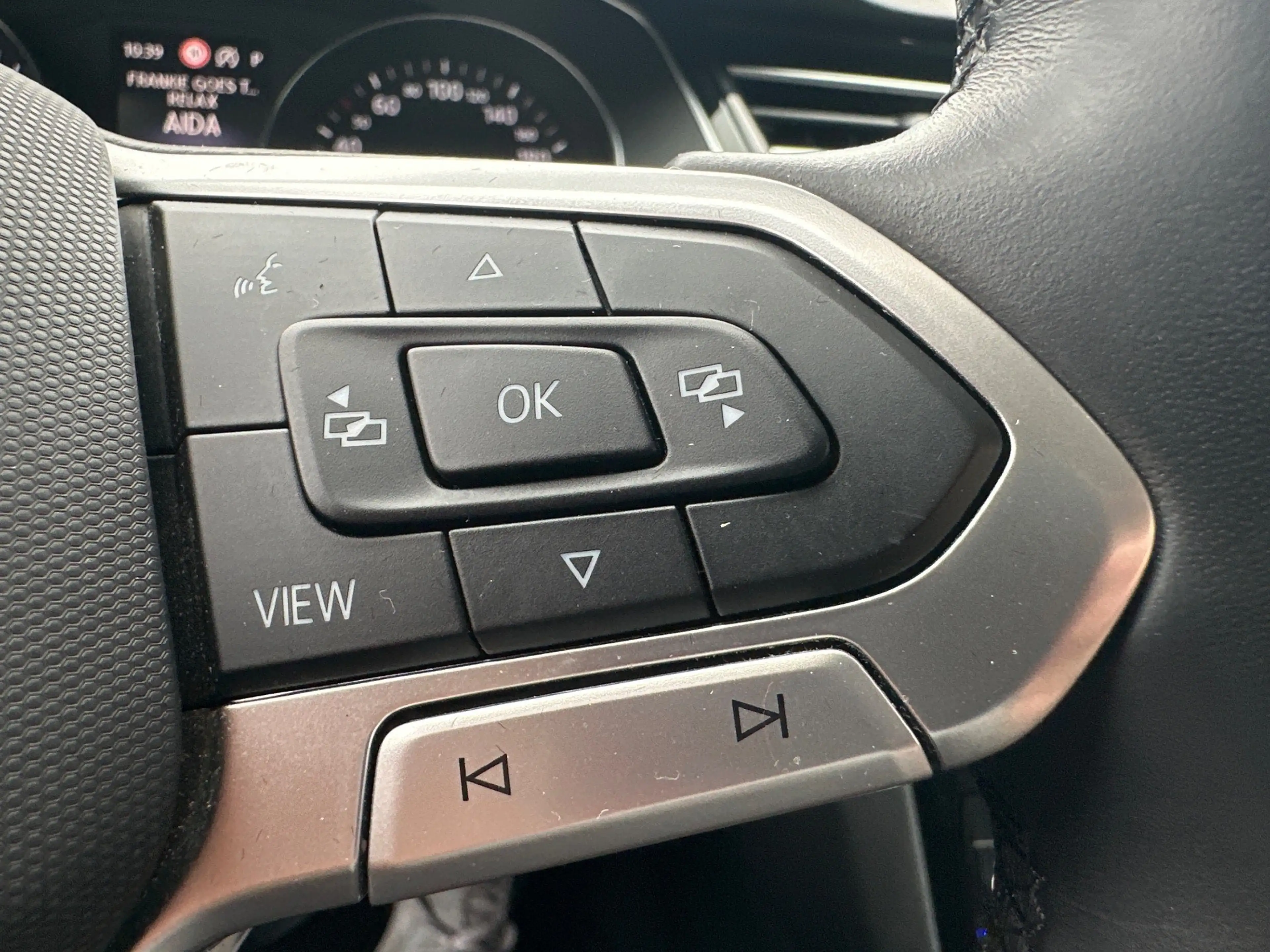 Volkswagen Passat Variant 2.0 TDI DSG Business NAV+LED+AHK+ACC+KAMERA+SHZ — photo 15