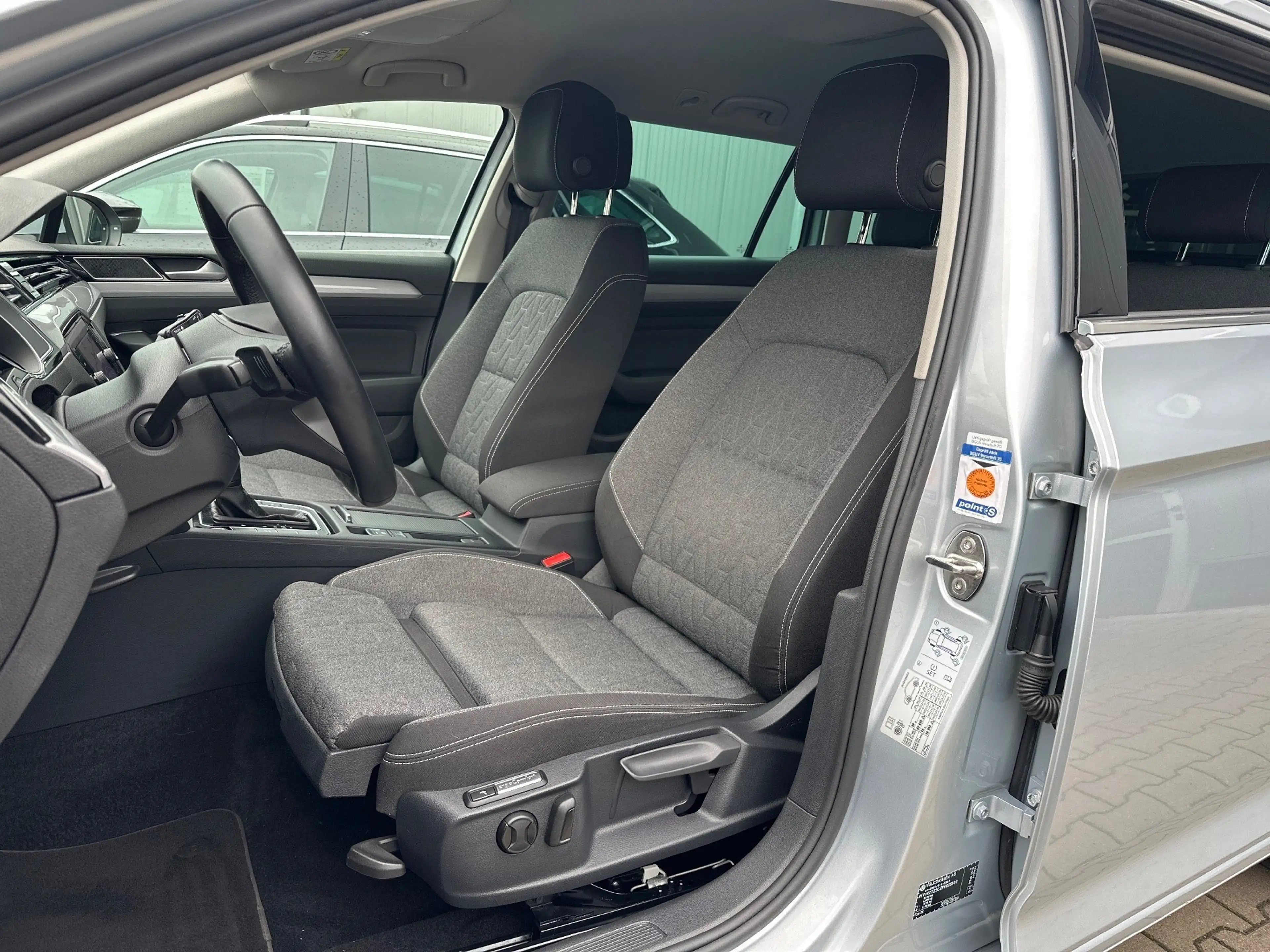 Volkswagen Passat Variant 2.0 TDI DSG Business NAV+LED+AHK+ACC+KAMERA+SHZ — photo 11