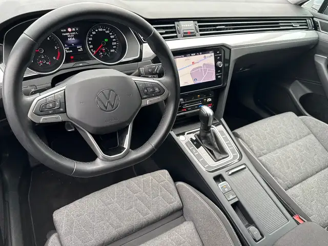 Volkswagen Passat view 10