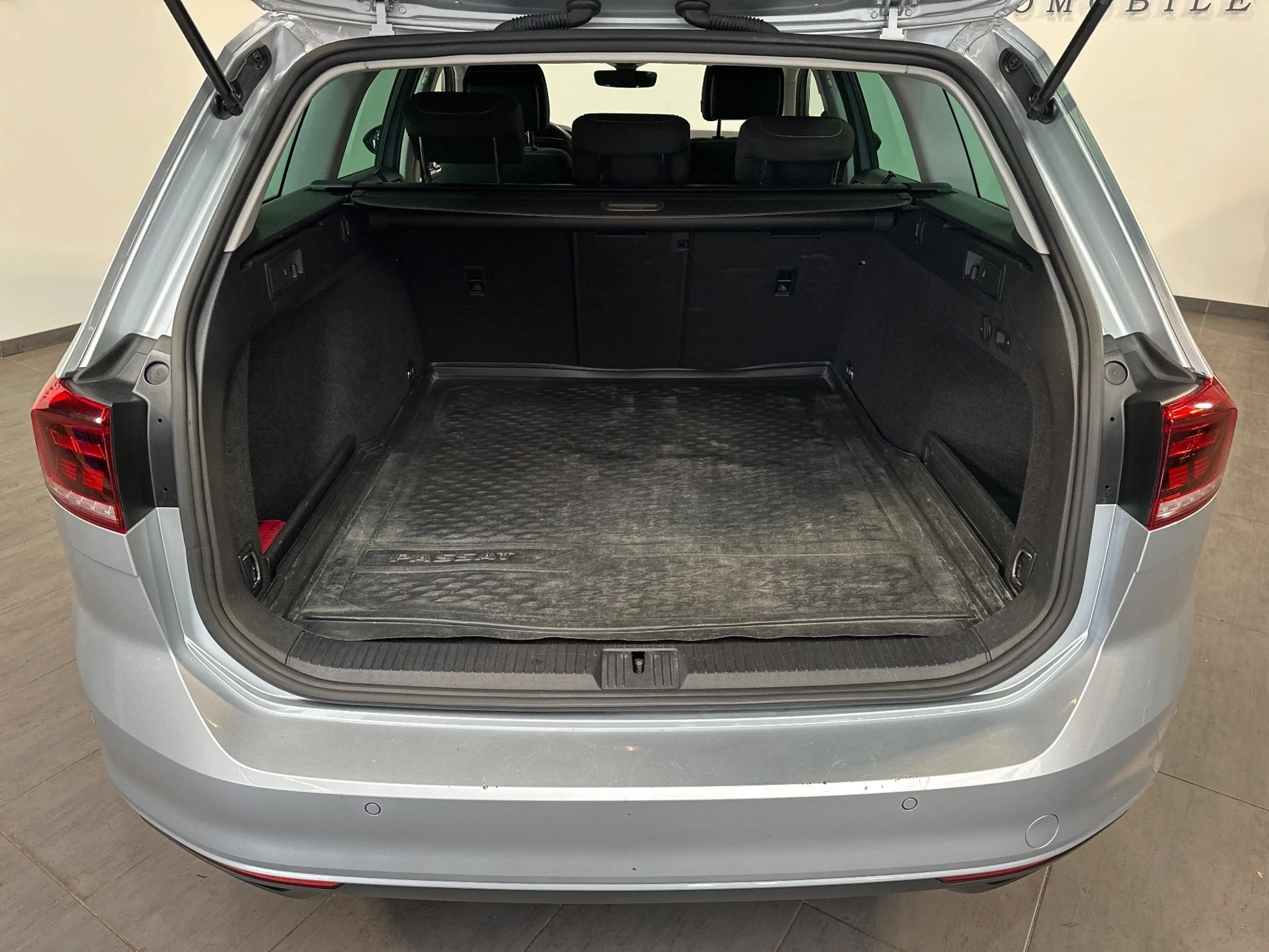 Volkswagen Passat Variant 2.0 TDI DSG Business NAV+LED+AHK+ACC+KAMERA+SHZ — photo 8