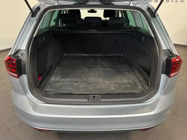 Volkswagen Passat view 8