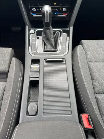 Volkswagen Passat view 17