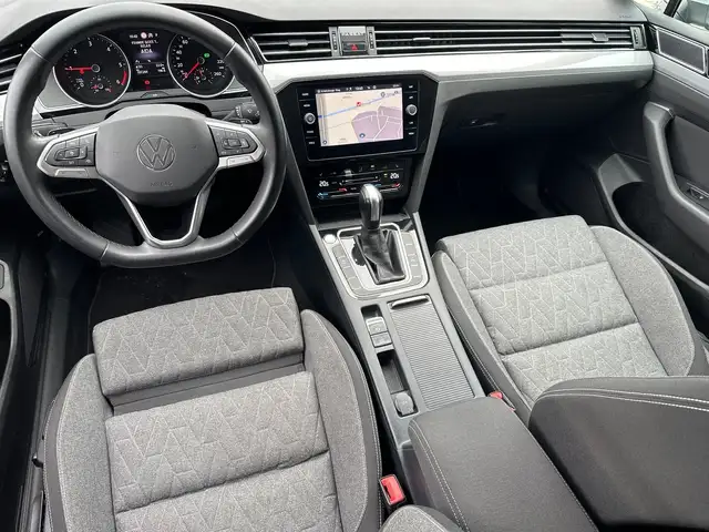 Volkswagen Passat view 13