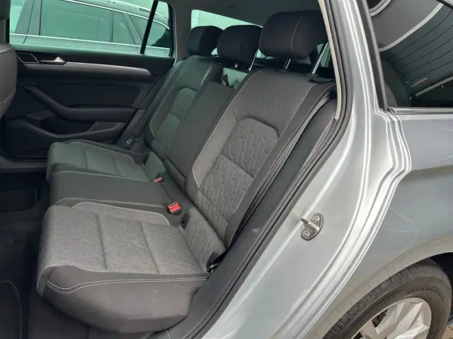 Volkswagen Passat view 12