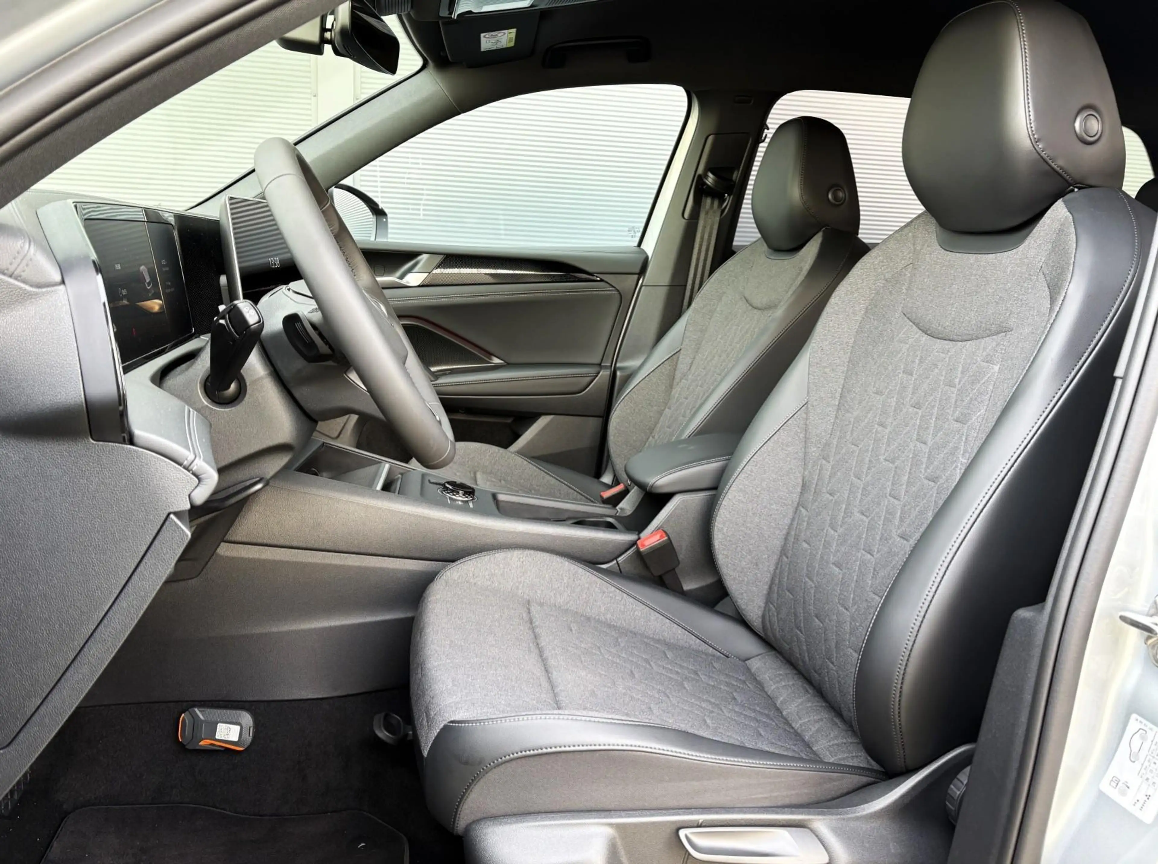 Volkswagen Tiguan 1.5 eHybrid 204pk DSG Life | SoH 98% | Trekhaak | — photo 4