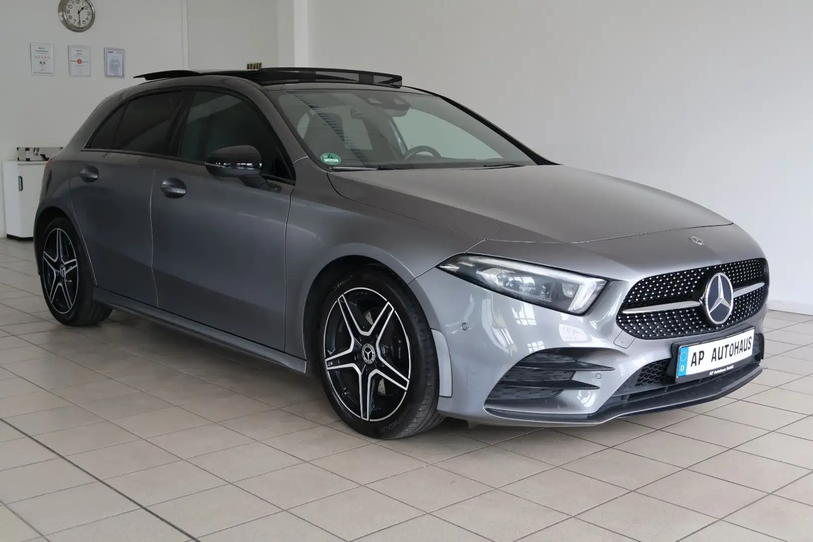 Mercedes-Benz A 220 A220 4Matic AMG Line Widescreen Multibeam Kamera Grau - 1