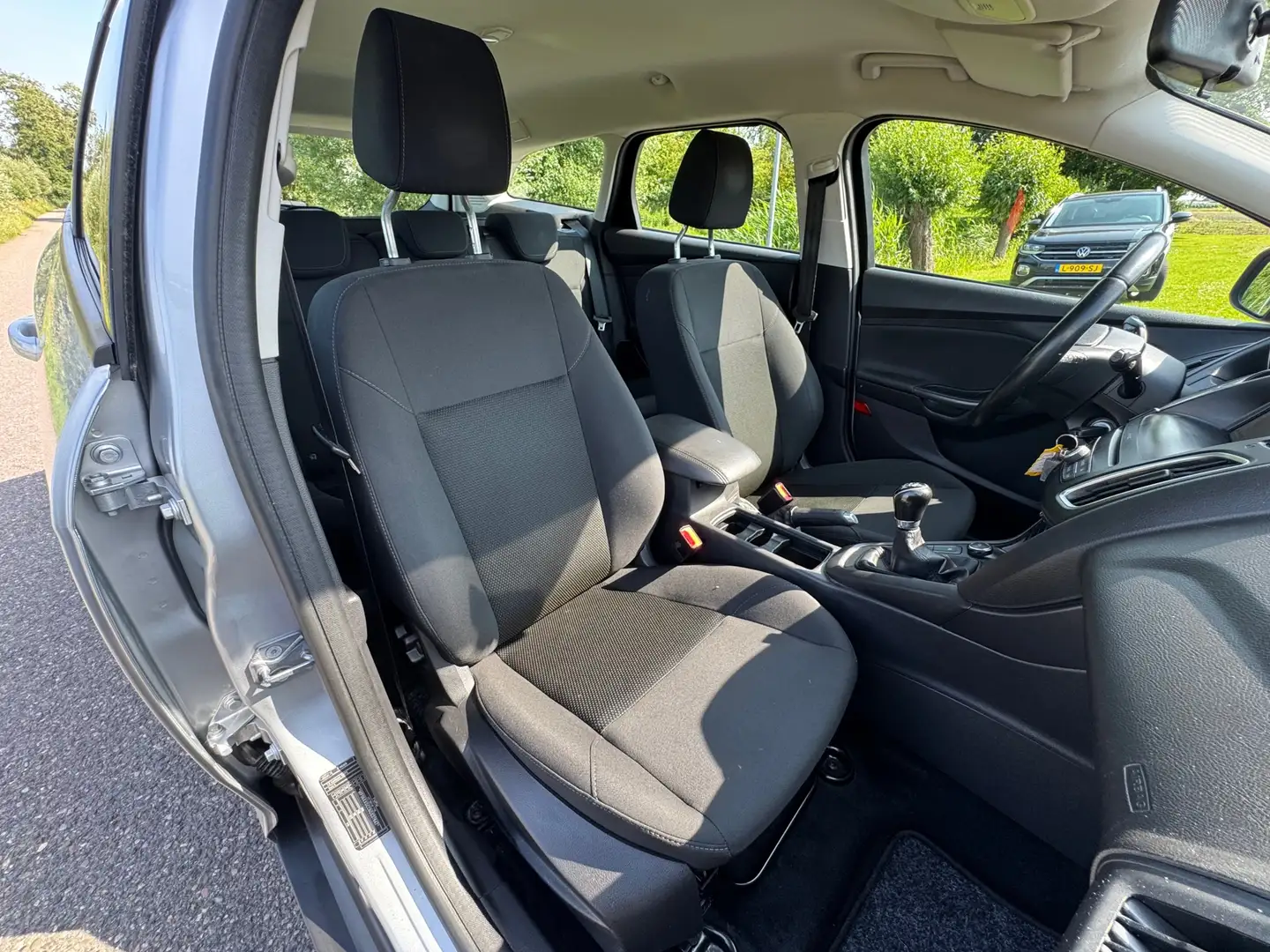 Ford Focus Wagon 1.0 Trend / Navigatie / Airco / Android auto Gris - 2