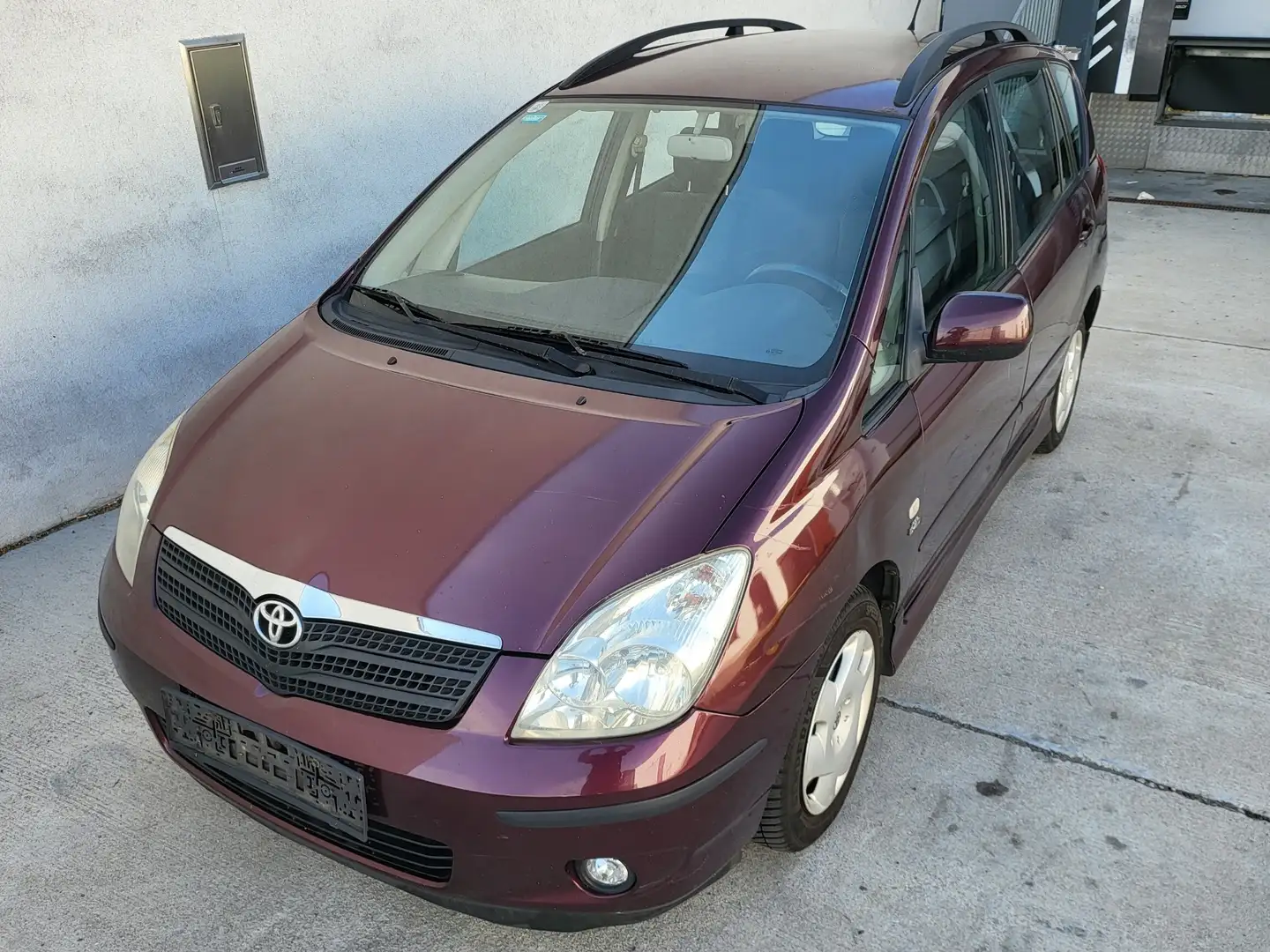 Toyota Verso Toyota Corolla Verso 2,0 D-4D Linea Sol Ds. Kombi Mauve - 1