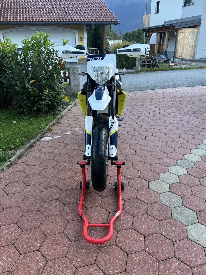 Husqvarna 701 Supermoto