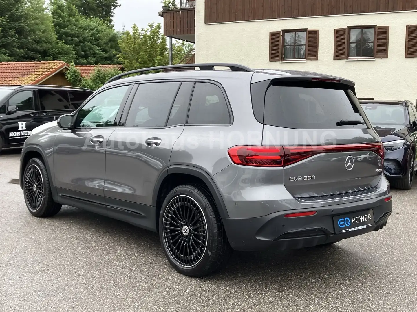 Mercedes-Benz EQB 300 EQB 300 4x4 AMG PREMIUM 7-SITZER PANO 360° DISTR Gris - 2