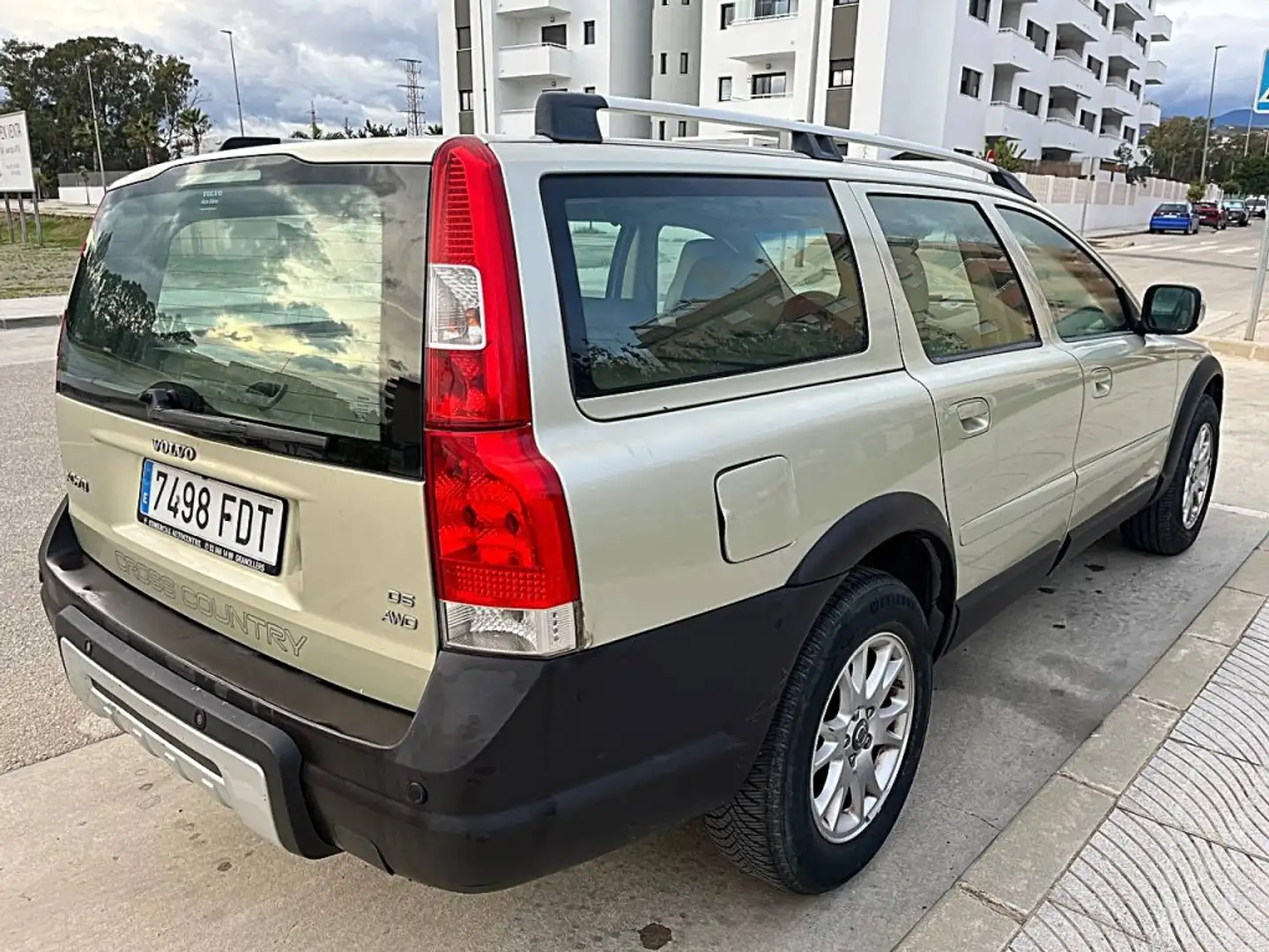 Volvo XC70 Familiar Automático de 5 Puertas Beige - 2