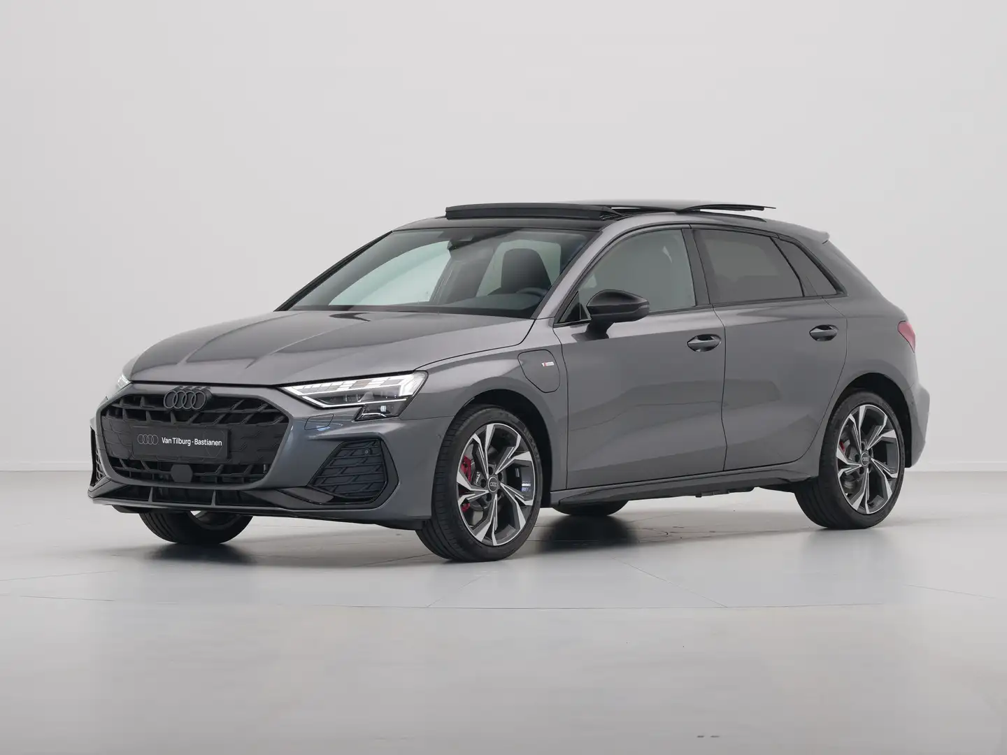 Audi A3 Sportback 45 TFSI e 272 S tronic S edition Competi Grijs - 2