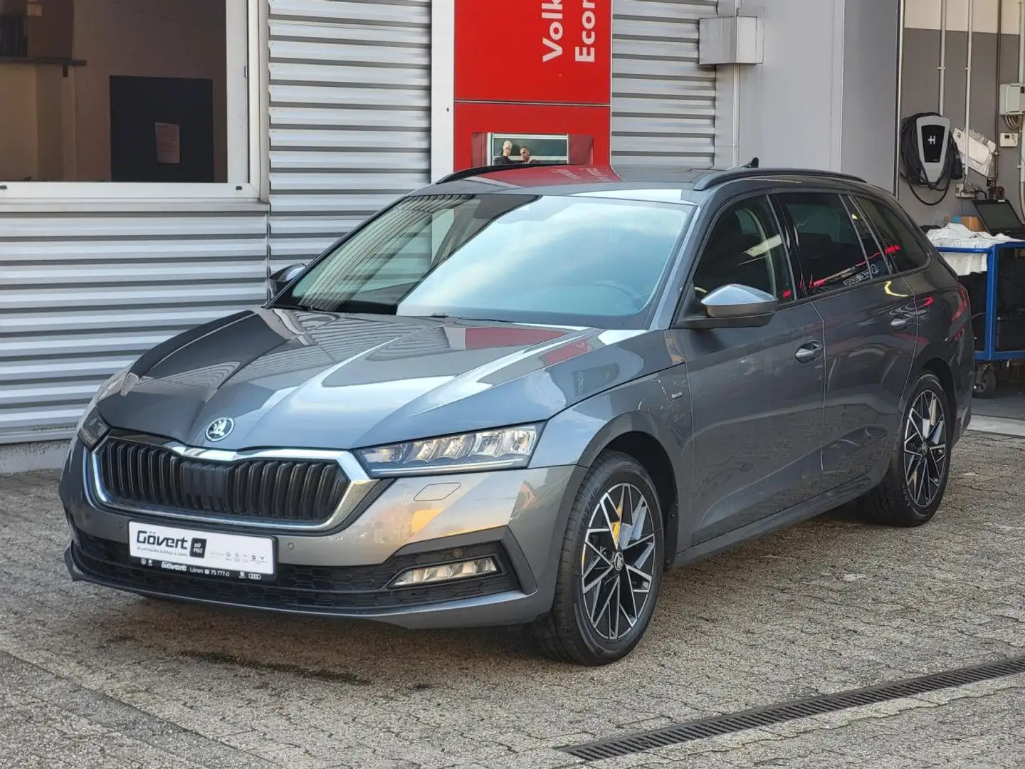 Skoda Octavia Combi 2.0 TDI DSG Clever SHZ v+h Kamera Grau - 1