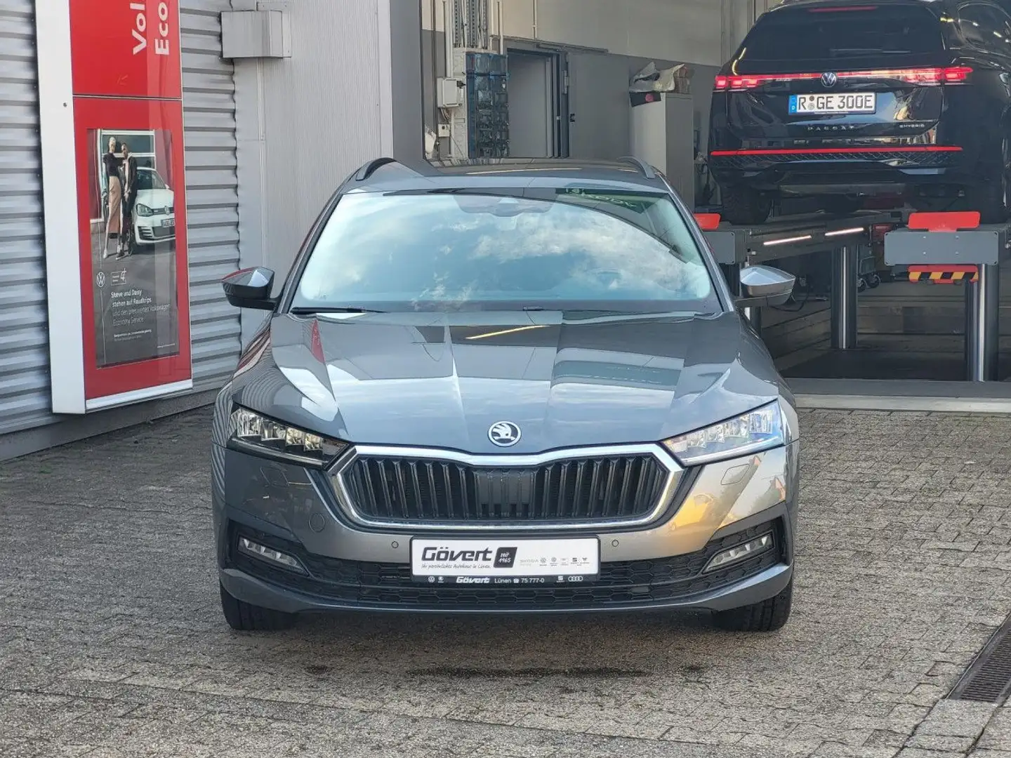Skoda Octavia Combi 2.0 TDI DSG Clever SHZ v+h Kamera Grau - 2