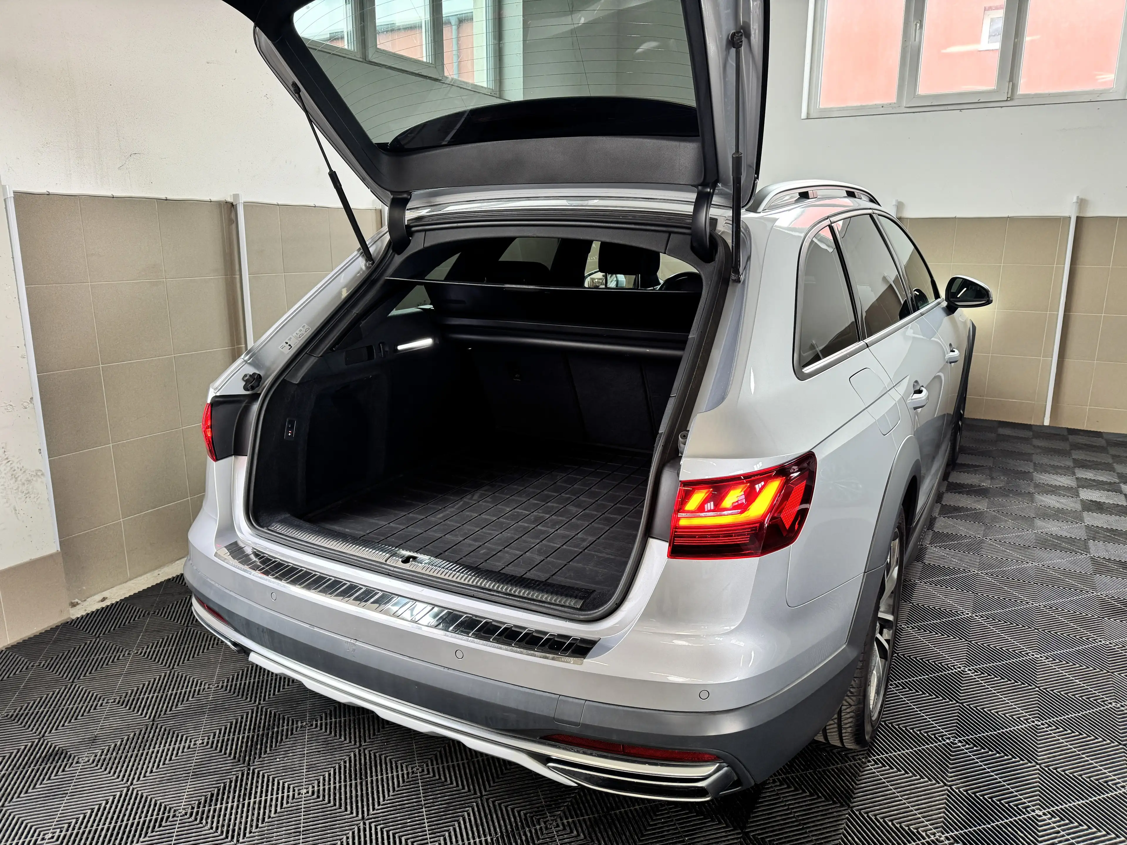 Audi A4 allroad 40 TDI Allroad quattro LED/Standheizung/AHK/Kamera — photo 13