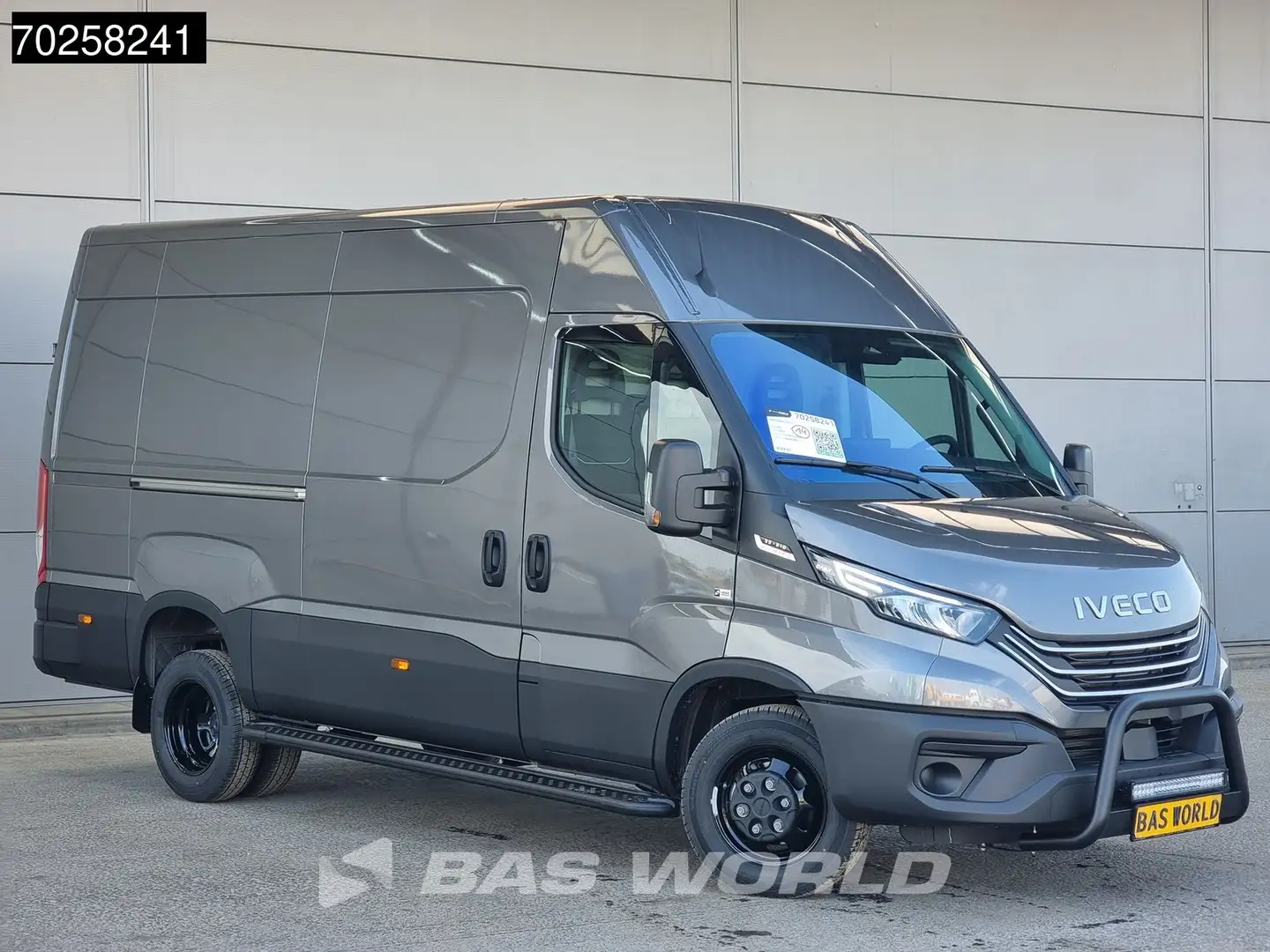 Iveco Daily 35C21 3.0L Automaat 2025model Black Edition L2H2 A Gris - 2