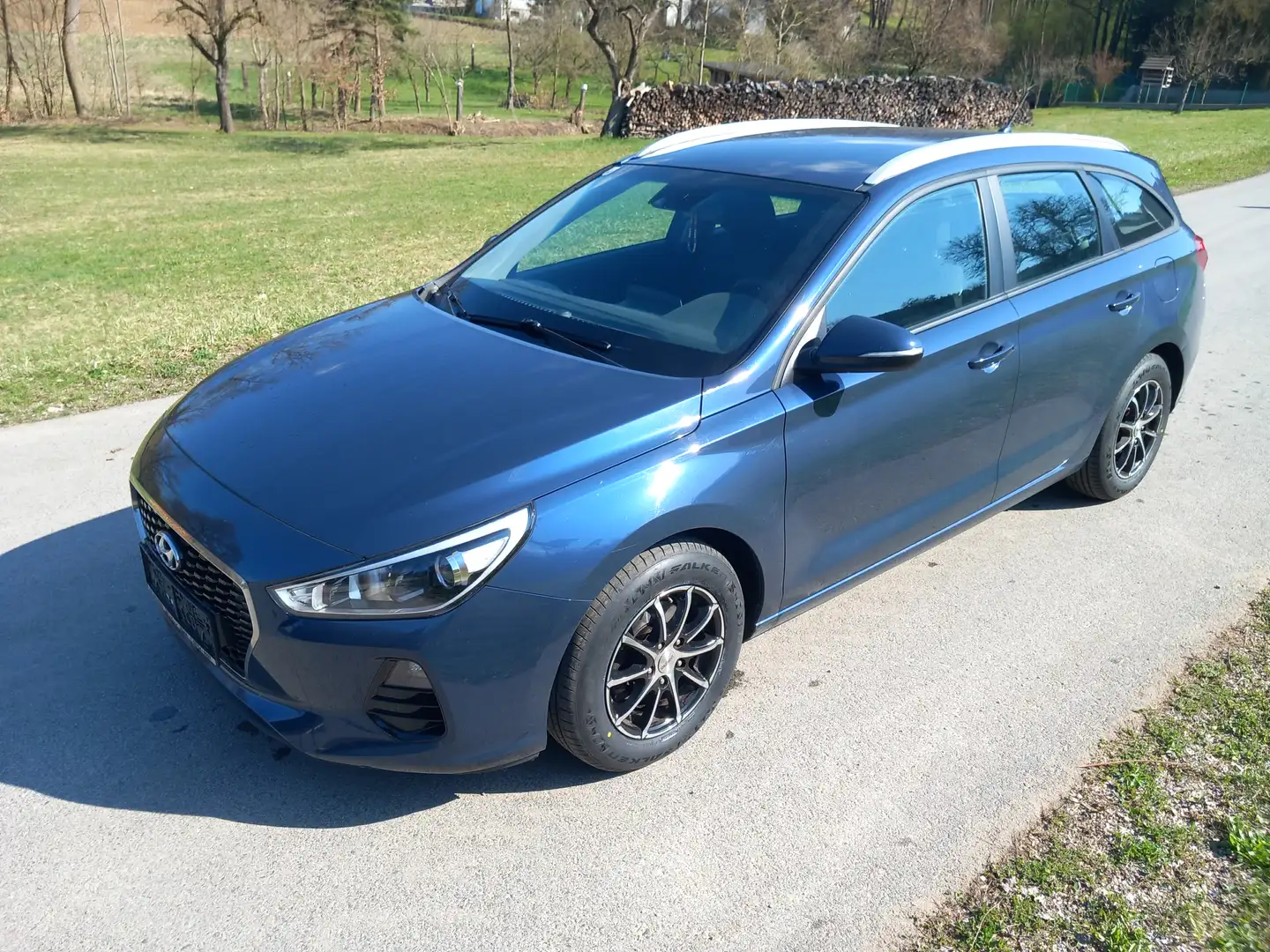 Hyundai i30 i30 CW 1,4 MPI Start/Stopp Life Blau - 1