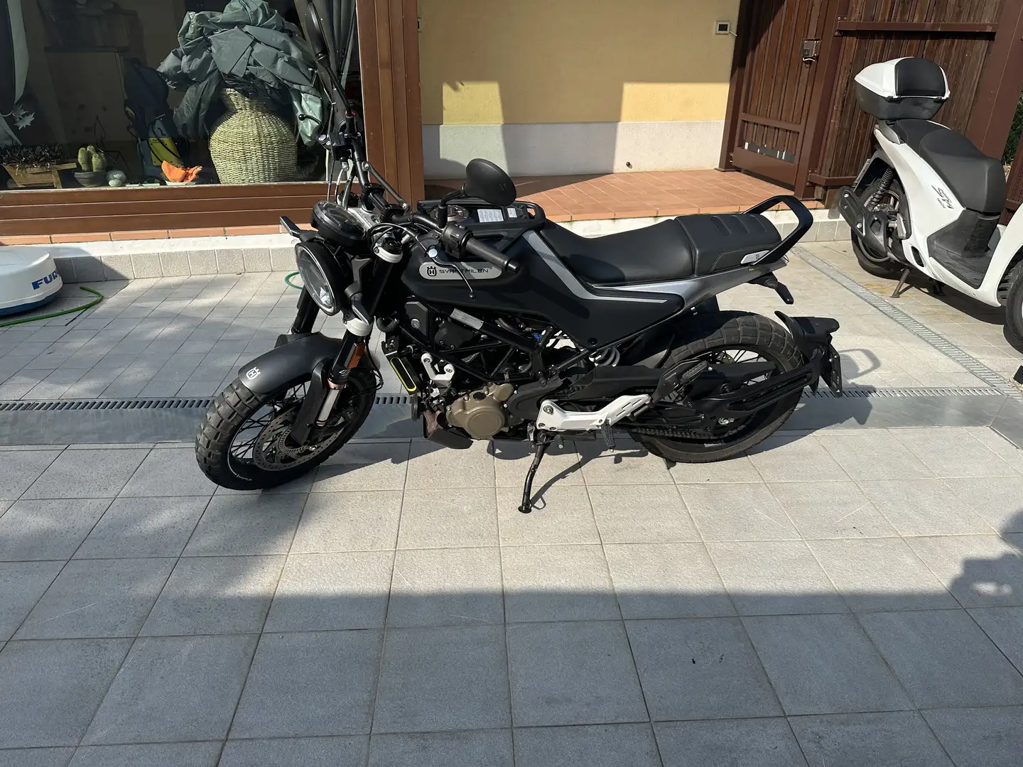 Husqvarna Svartpilen - 2