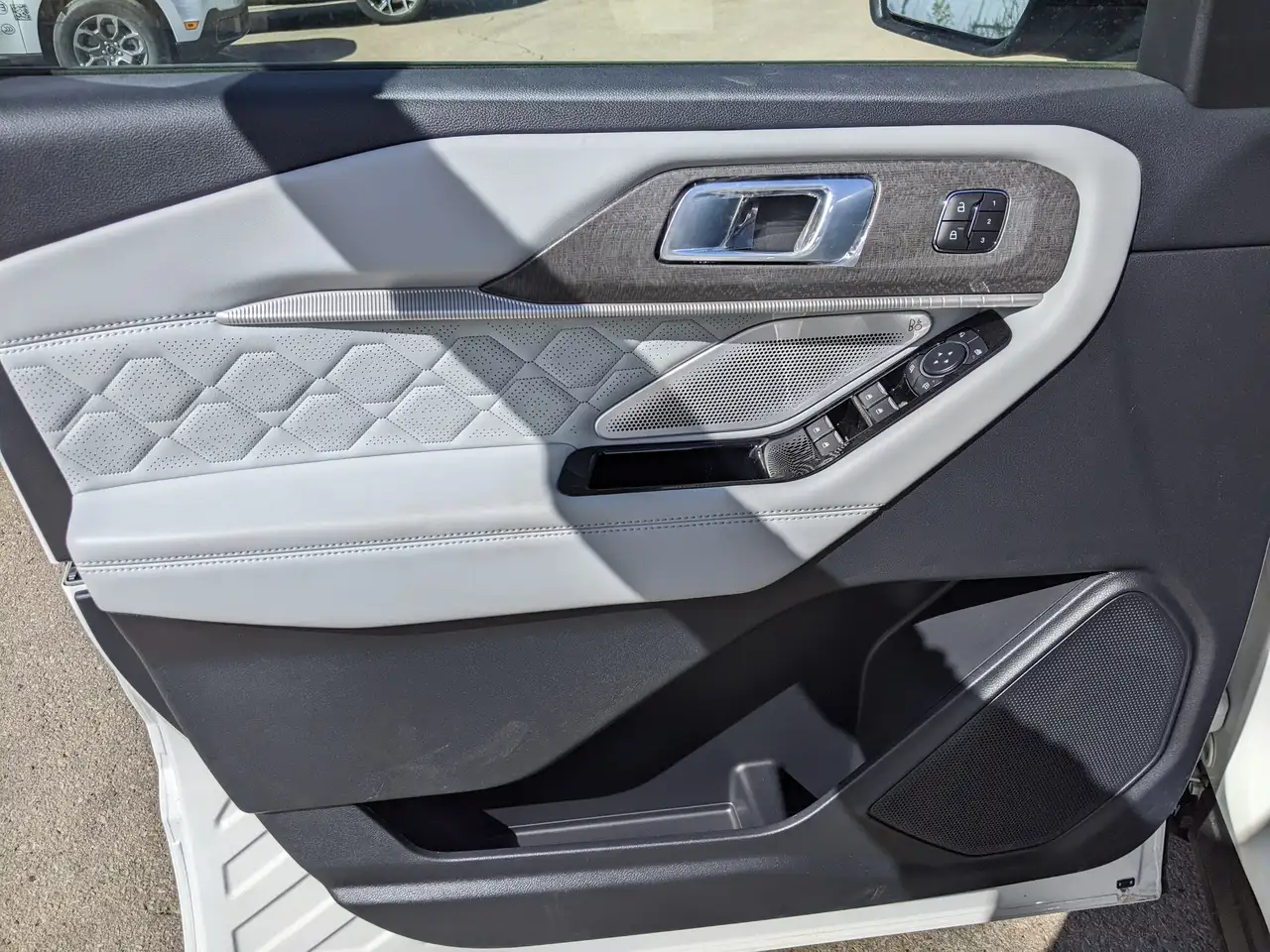 Ford Explorer photo Ford Explorer