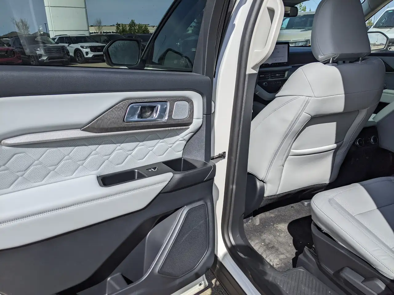 Ford Explorer photo Ford Explorer