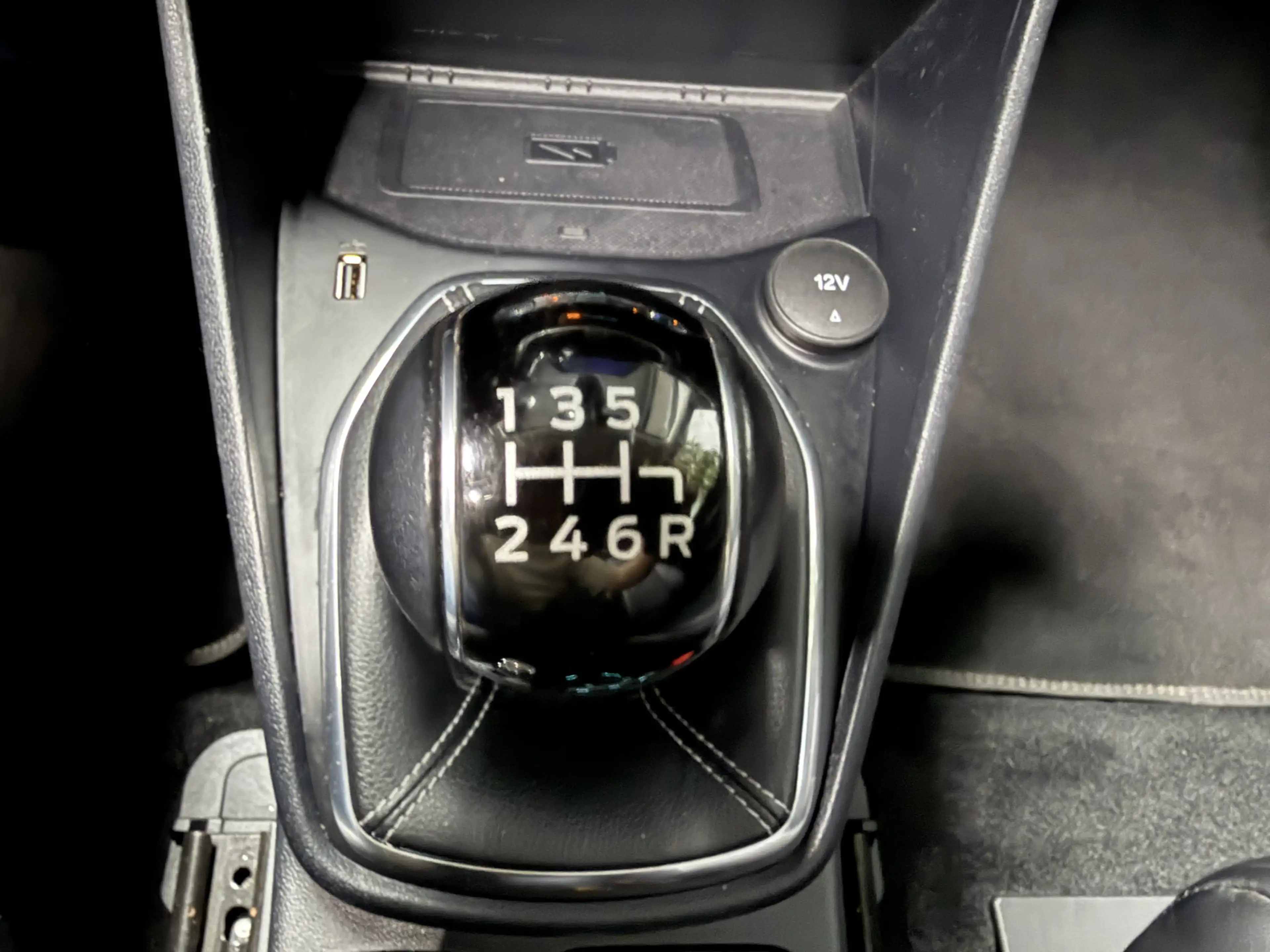 Ford Fiesta 1.0 EcoBoost Hybrid Vignale // Pano // Vol Led — photo 21