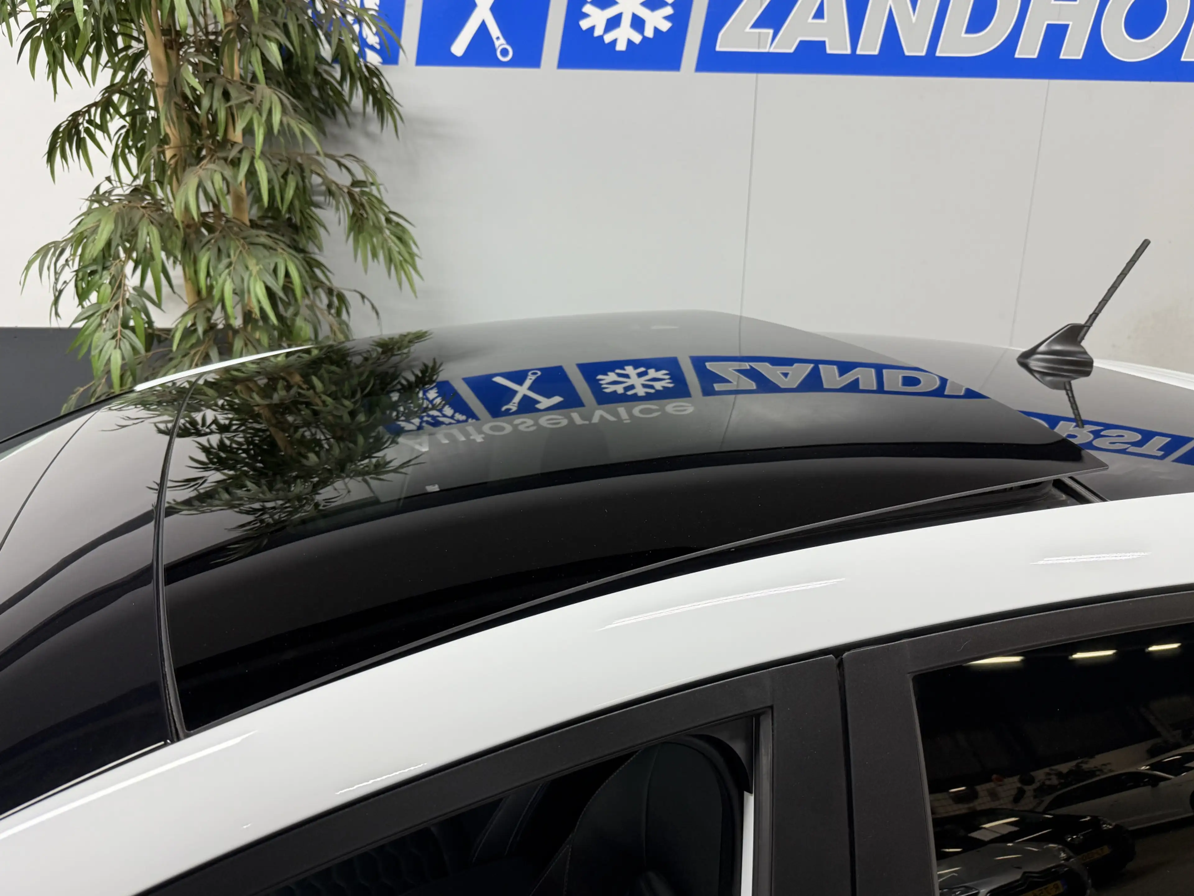 Ford Fiesta 1.0 EcoBoost Hybrid Vignale // Pano // Vol Led — photo 8