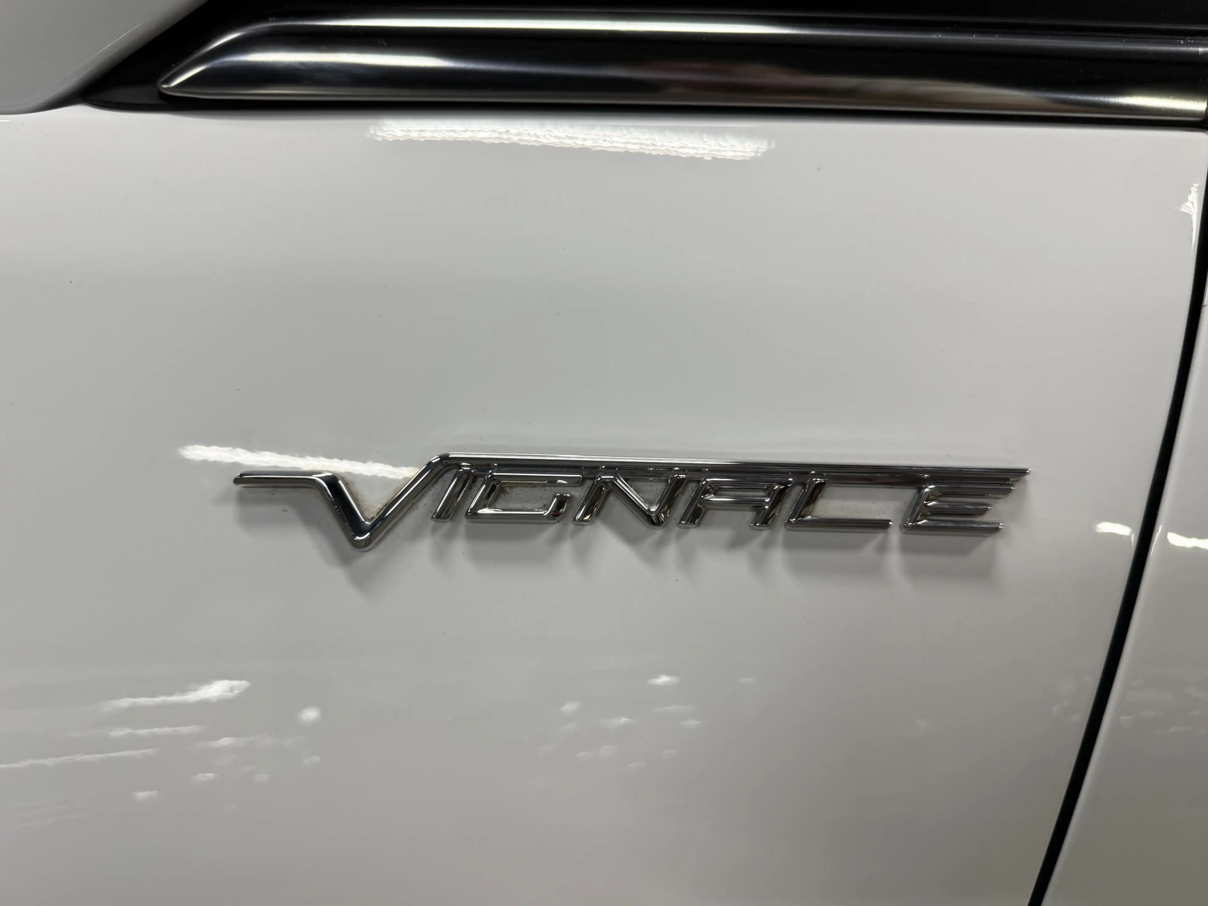 Ford Fiesta 1.0 EcoBoost Hybrid Vignale // Pano // Vol Led — photo 10