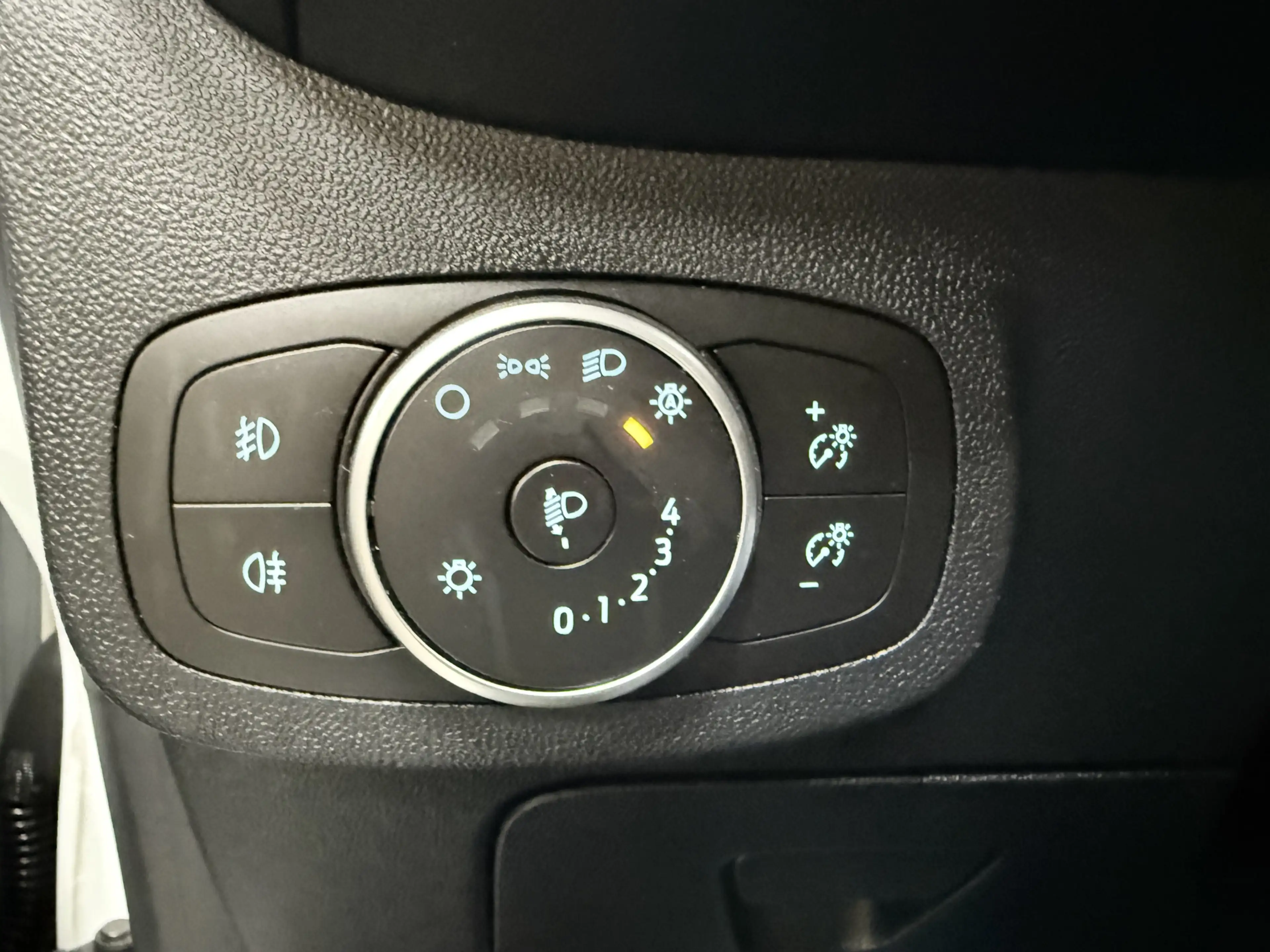 Ford Fiesta 1.0 EcoBoost Hybrid Vignale // Pano // Vol Led — photo 27