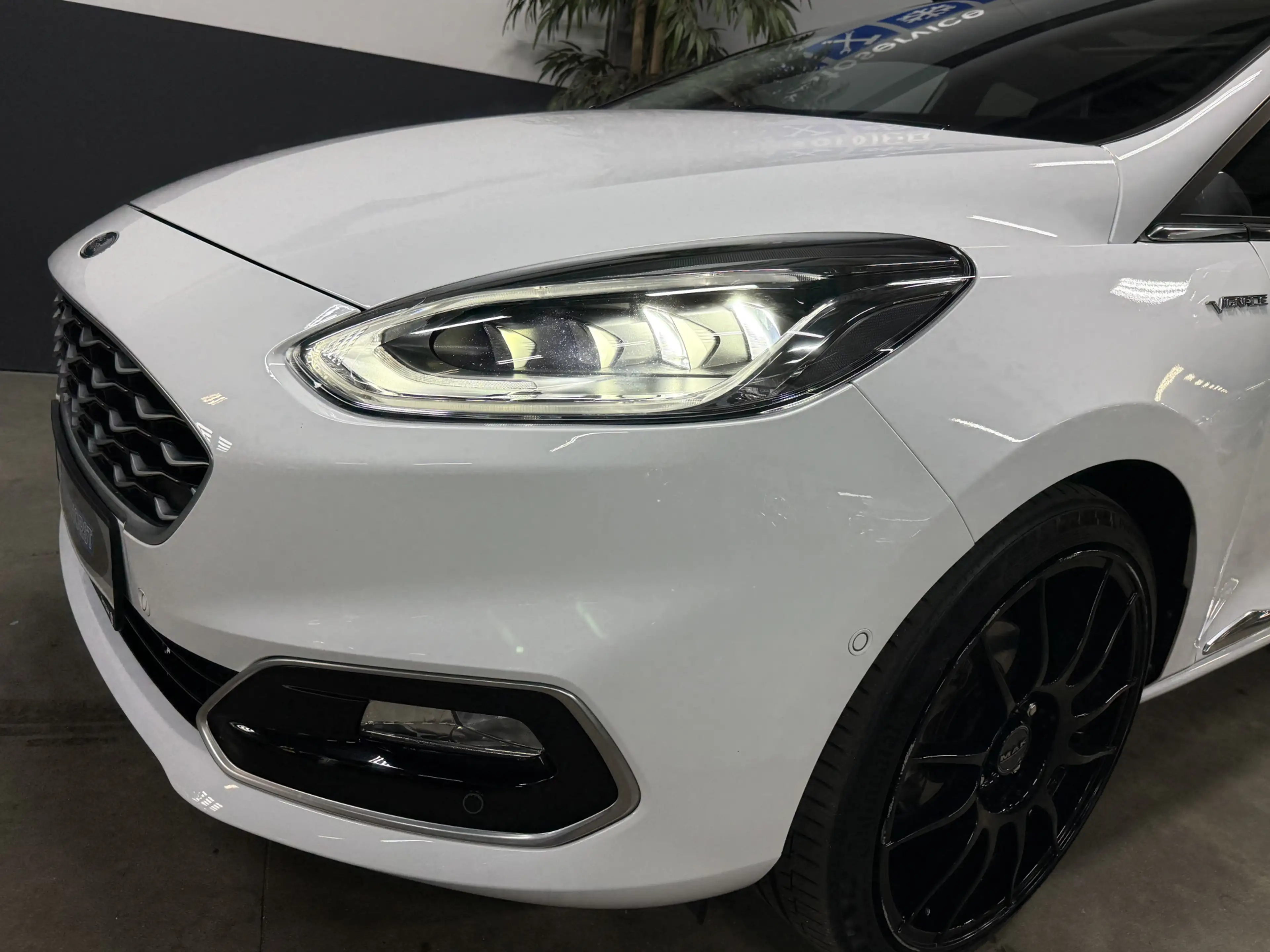 Ford Fiesta 1.0 EcoBoost Hybrid Vignale // Pano // Vol Led — photo 11