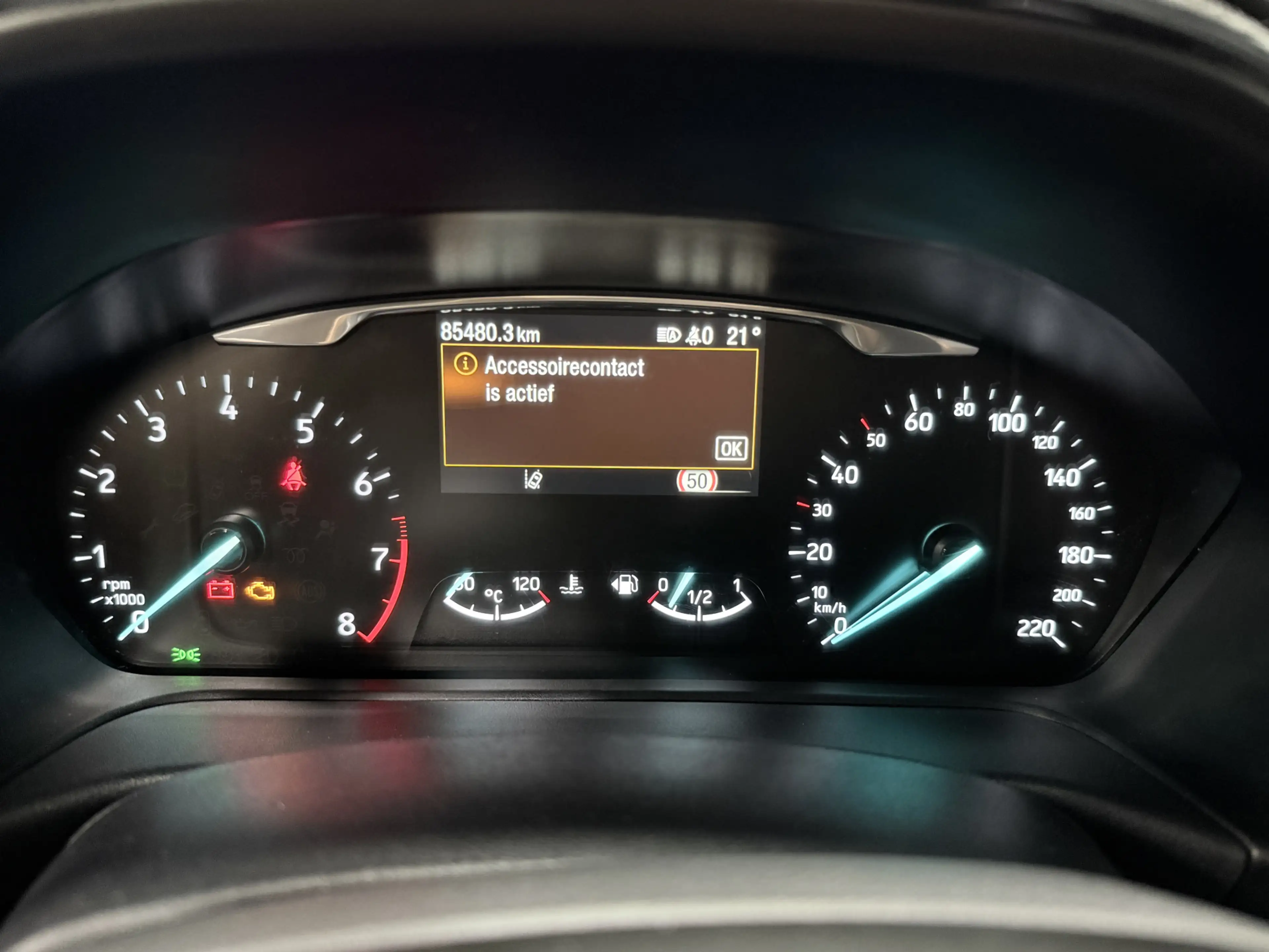 Ford Fiesta 1.0 EcoBoost Hybrid Vignale // Pano // Vol Led — photo 23