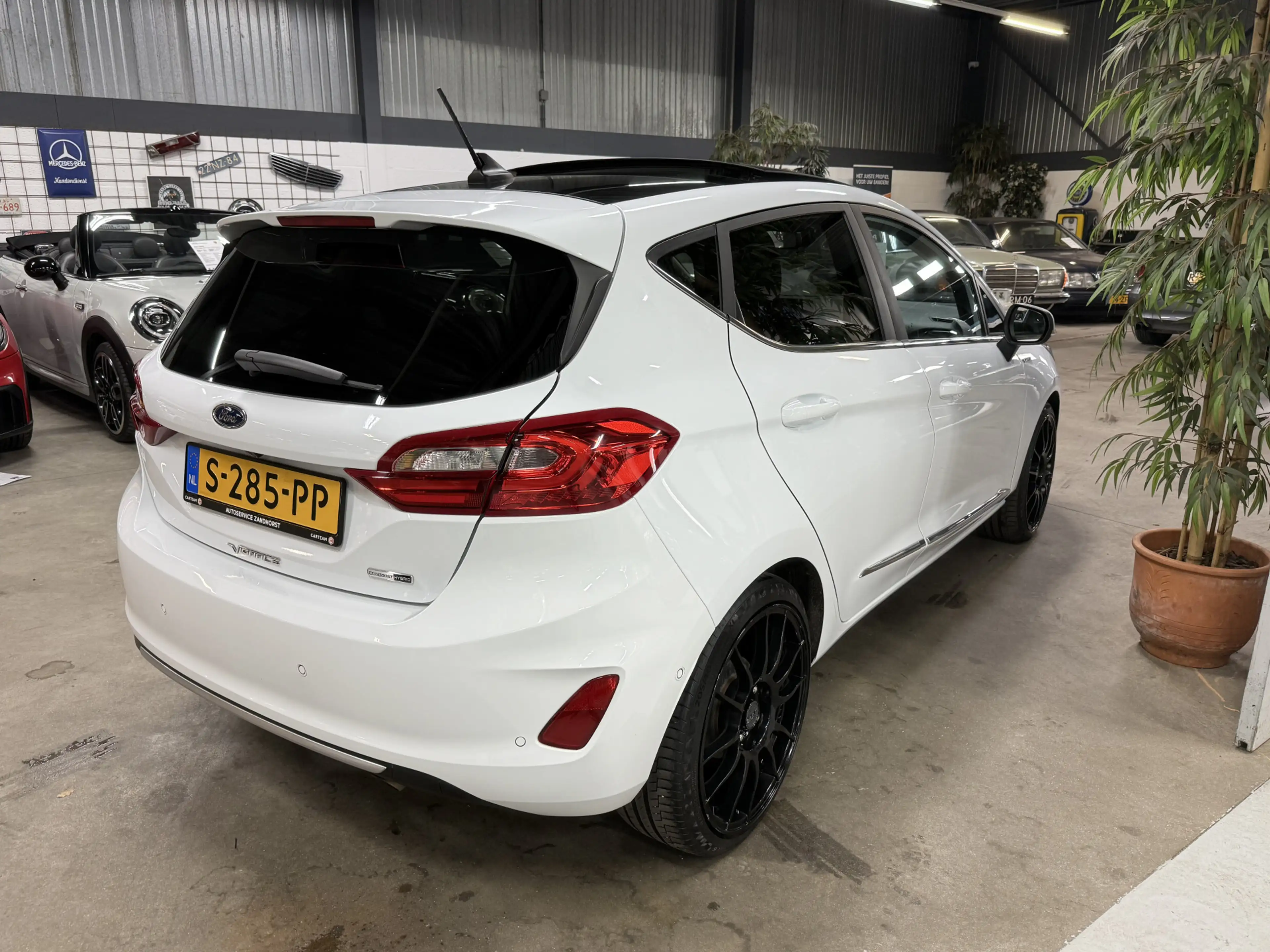 Ford Fiesta 1.0 EcoBoost Hybrid Vignale // Pano // Vol Led — photo 4