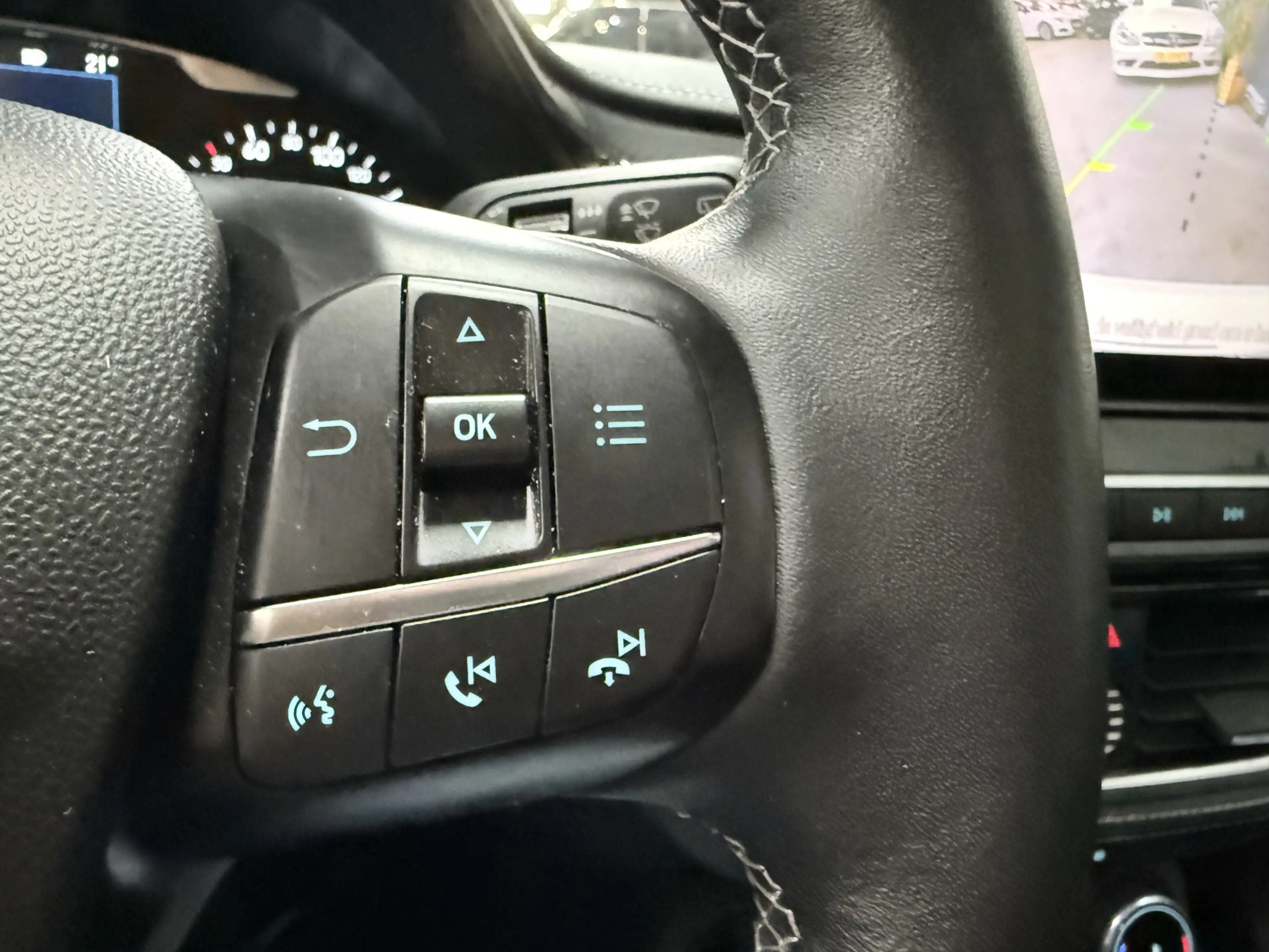 Ford Fiesta 1.0 EcoBoost Hybrid Vignale // Pano // Vol Led — photo 26