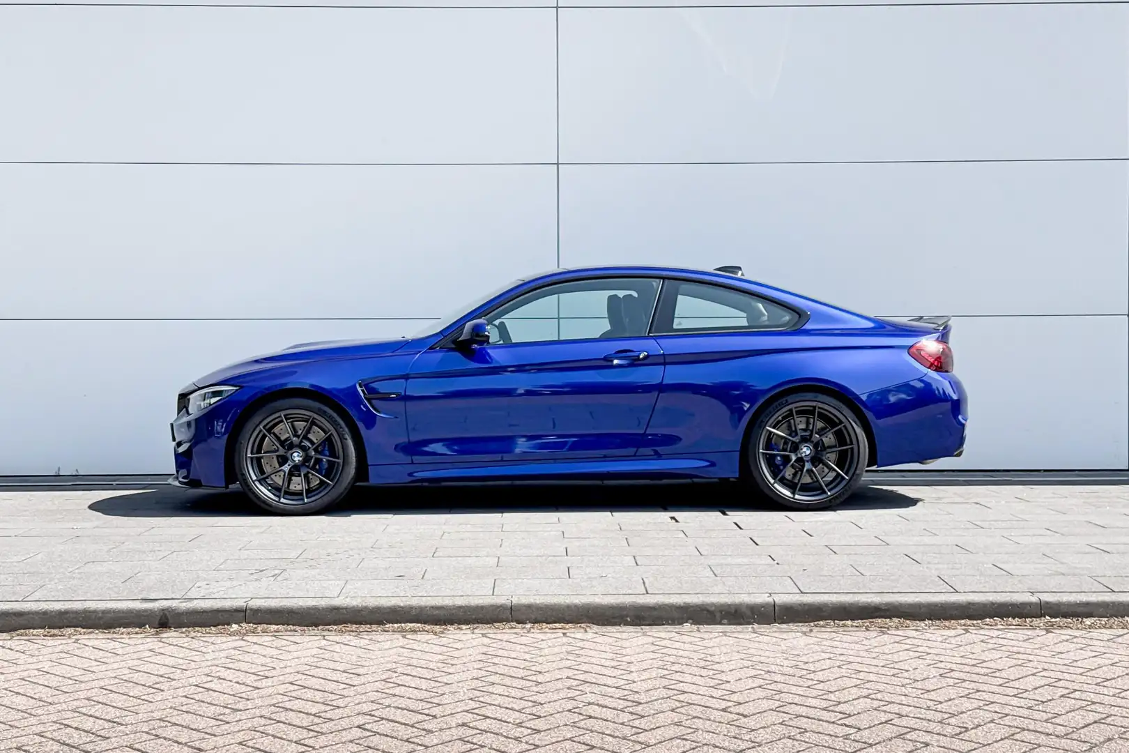 BMW M4 CS Modrá - 2