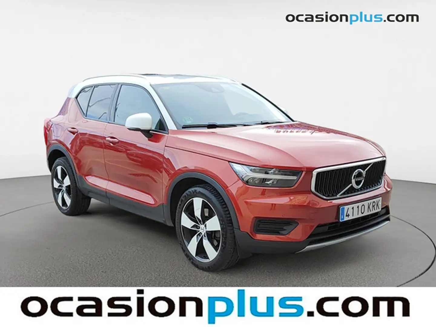 Volvo XC40 D4 Momentum AWD Aut. Rojo - 2
