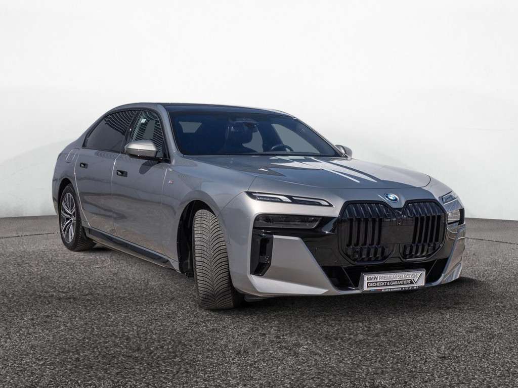 BMW i7