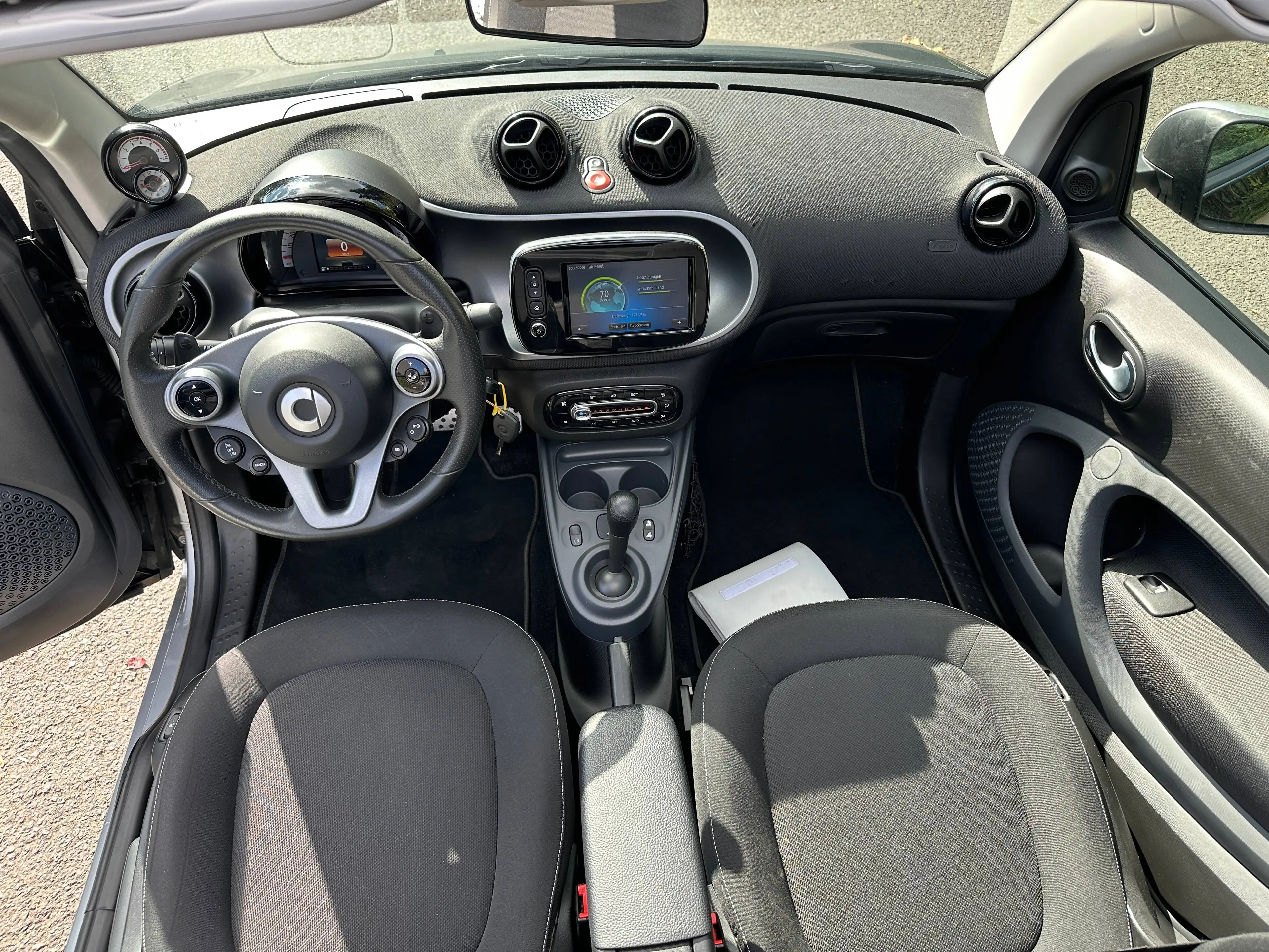 smart forTwo 0.9L 66 kW+NAVI+KLIMA+S-HZG+WENIG-KM — photo 11