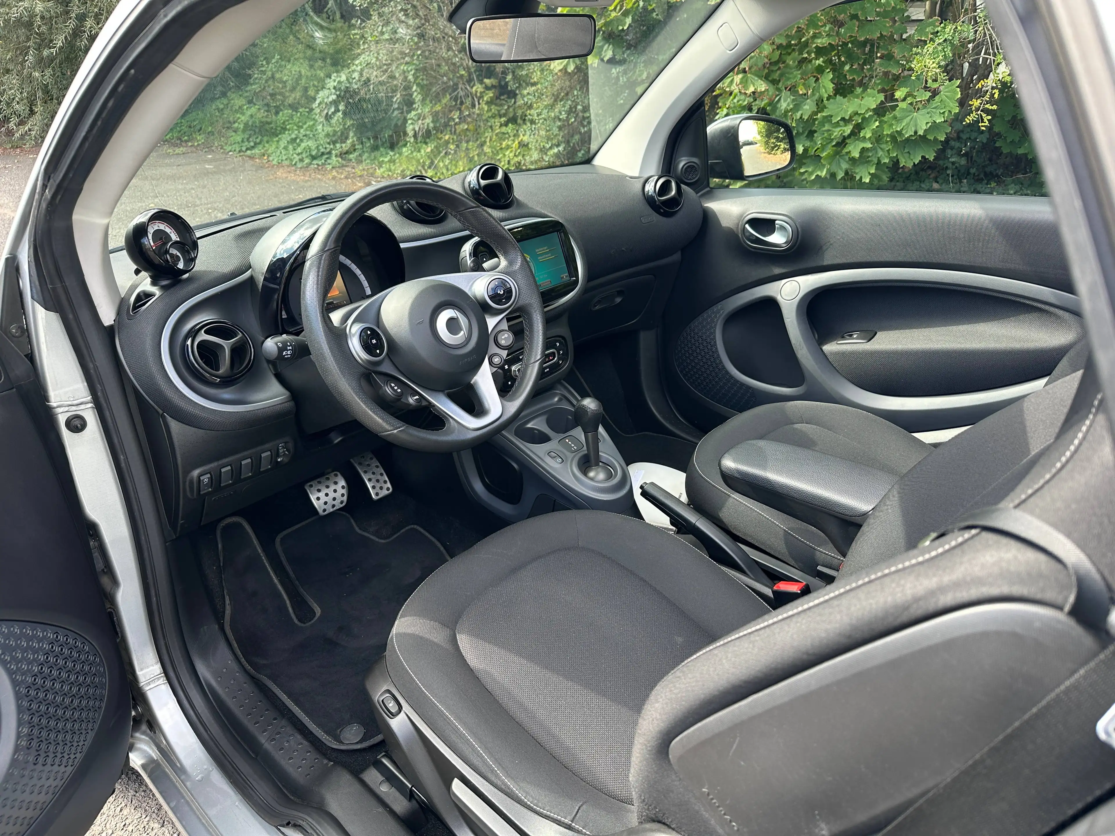 smart forTwo 0.9L 66 kW+NAVI+KLIMA+S-HZG+WENIG-KM — photo 10