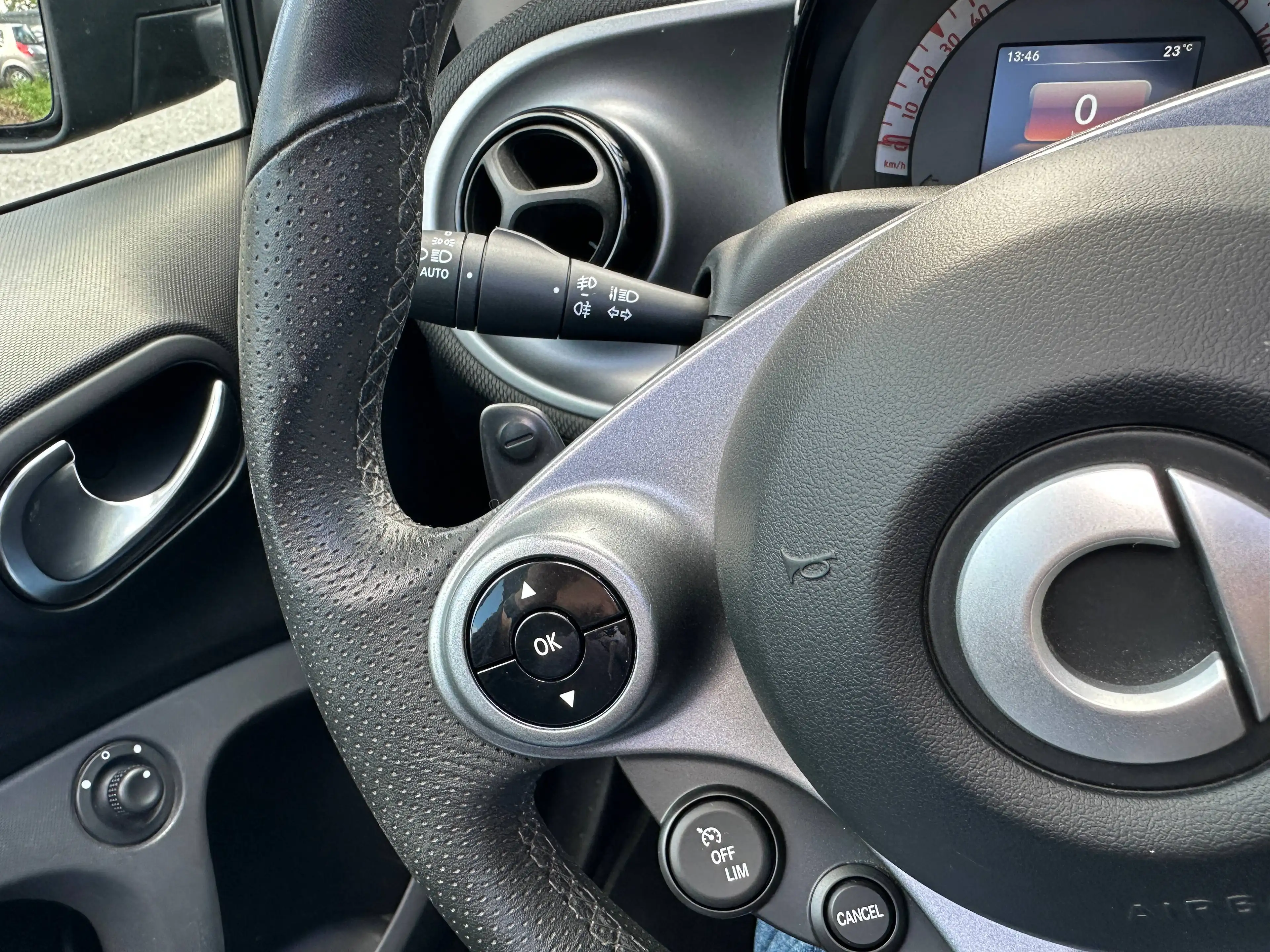 smart forTwo 0.9L 66 kW+NAVI+KLIMA+S-HZG+WENIG-KM — photo 15